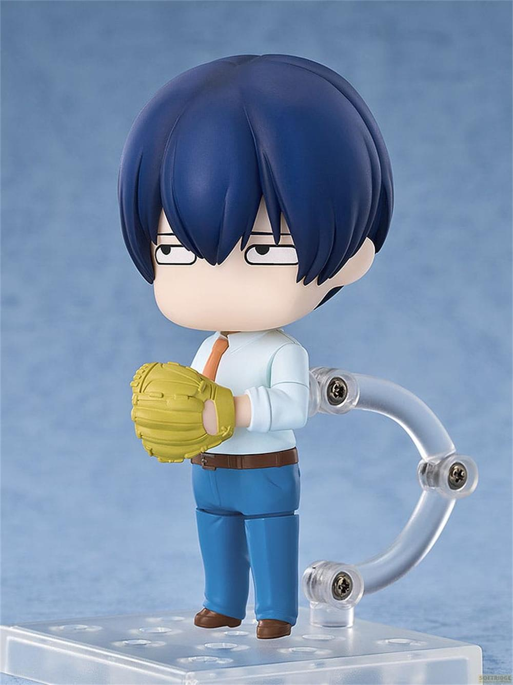 Una figura con capelli blu tiene un guanto da baseball giallo.