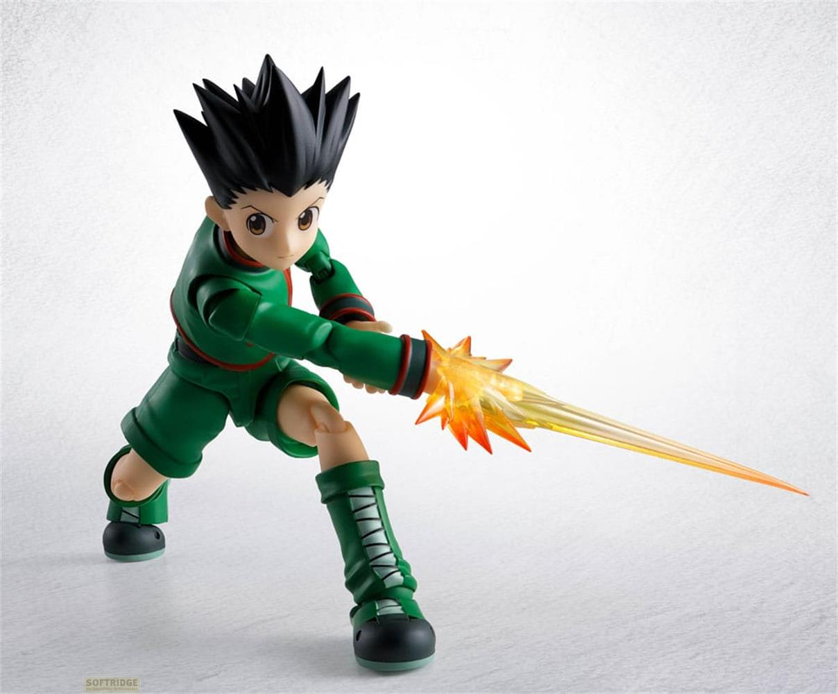 Actionfigur Gon aus Hunter x Hunter feuert einen gelben Energieangriff ab.