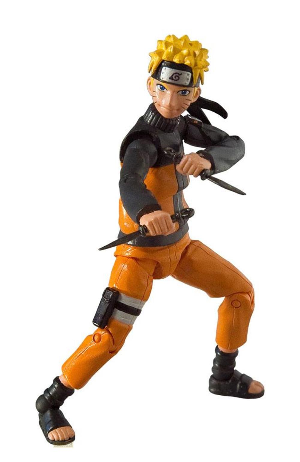 Figura de acción de Naruto con traje naranja sosteniendo dos kunais, listo para la acción.