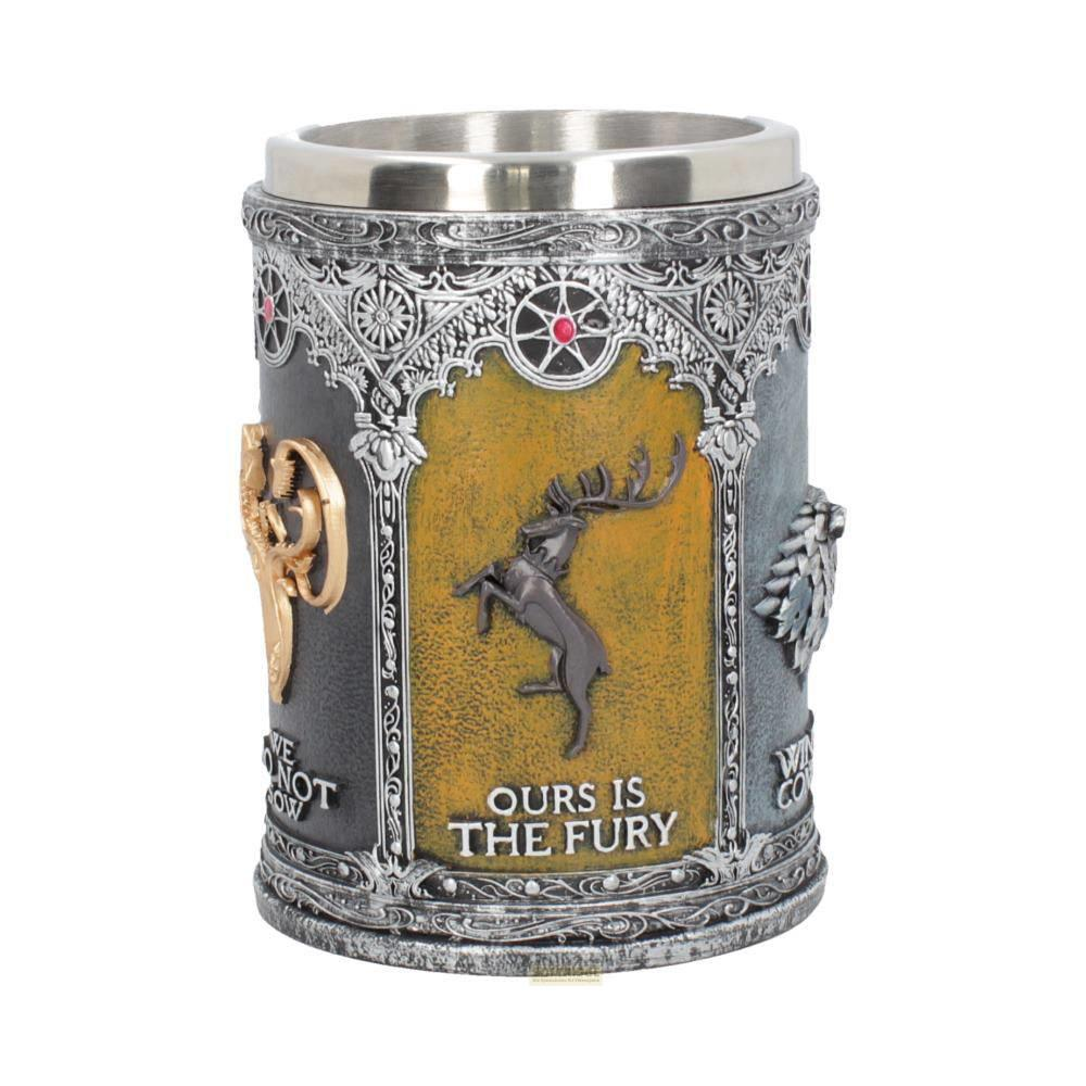 Ein Becher mit detaillierten Verzierungen und einem Hirschmotiv. "Ours is the fury."