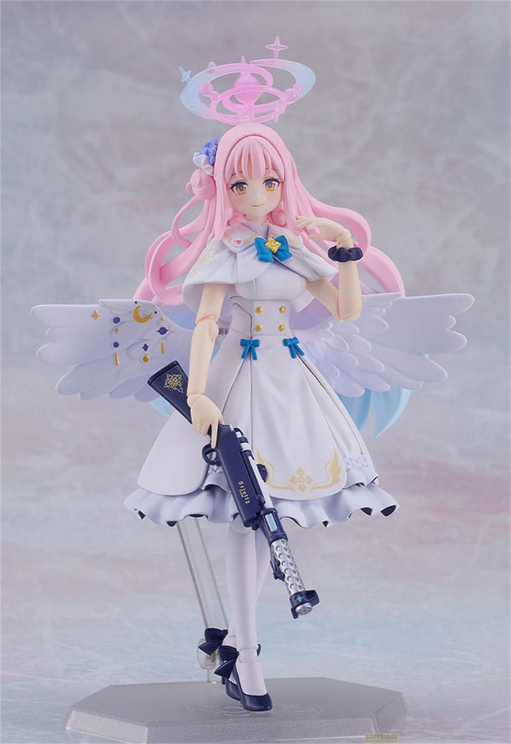 Anime-Figur mit rosa Haaren, Flügeln, Heiligenschein und Gewehr.