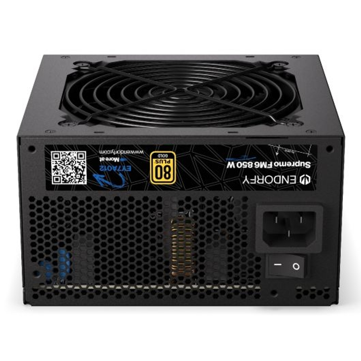 Fuente de alimentación negra con ventilador arriba, logo 80 PLUS Gold y conectores.