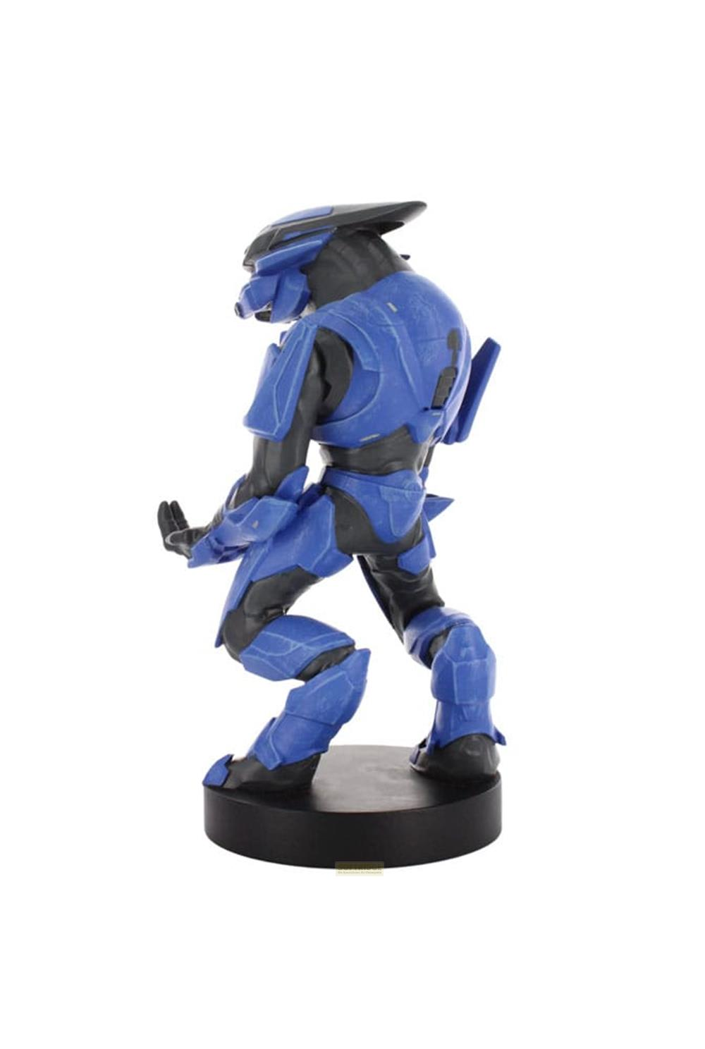Eine blaue und schwarze Figur eines Kriegers mit Rüstung, die auf einem schwarzen Podest steht.