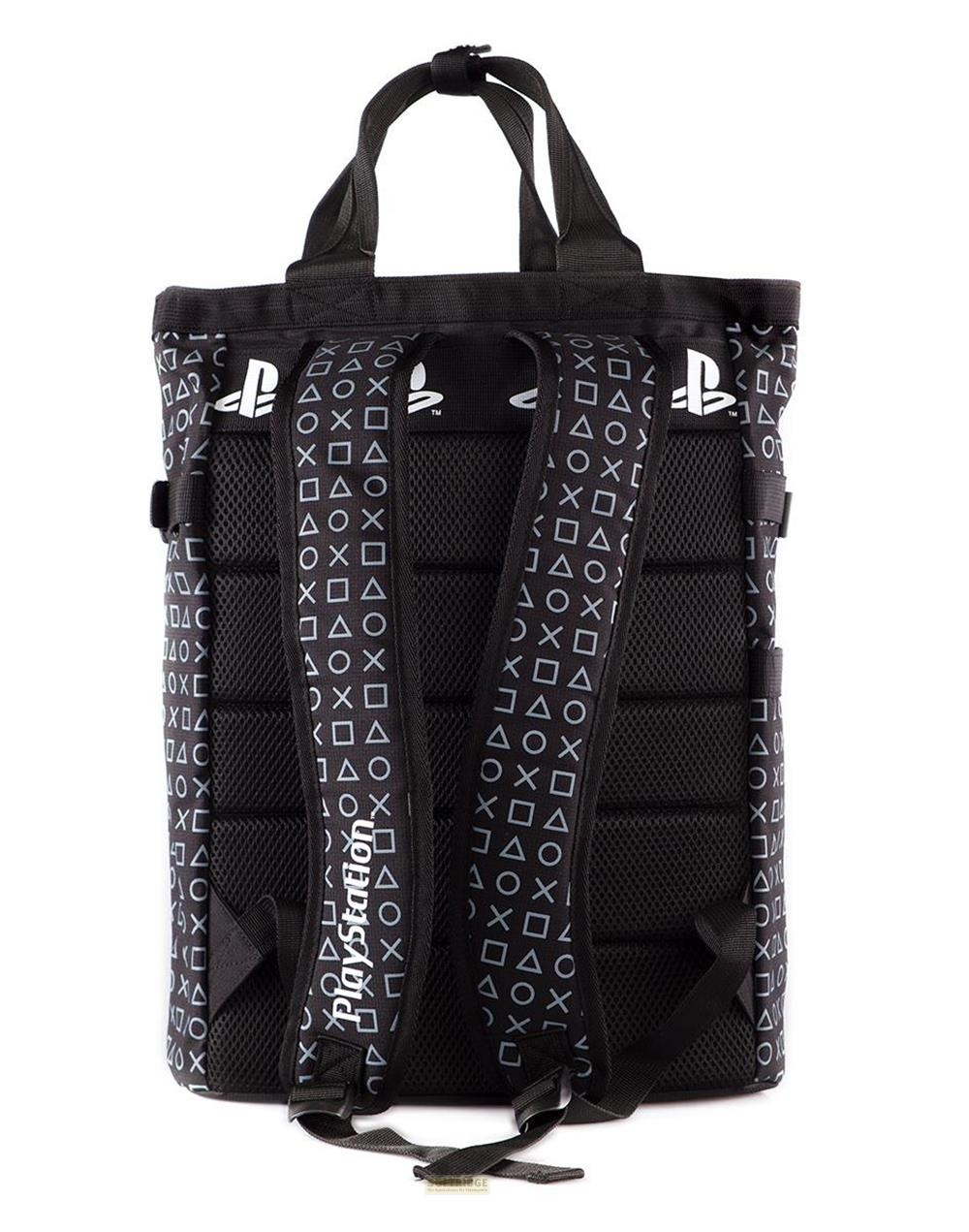Schwarzer Rucksack mit weißen PlayStation-Symbolen und Logos auf den Trägern.