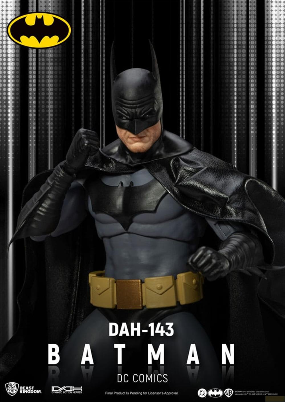 Batman-Figur mit gelbem Batman-Logo vor grauem Hintergrund.