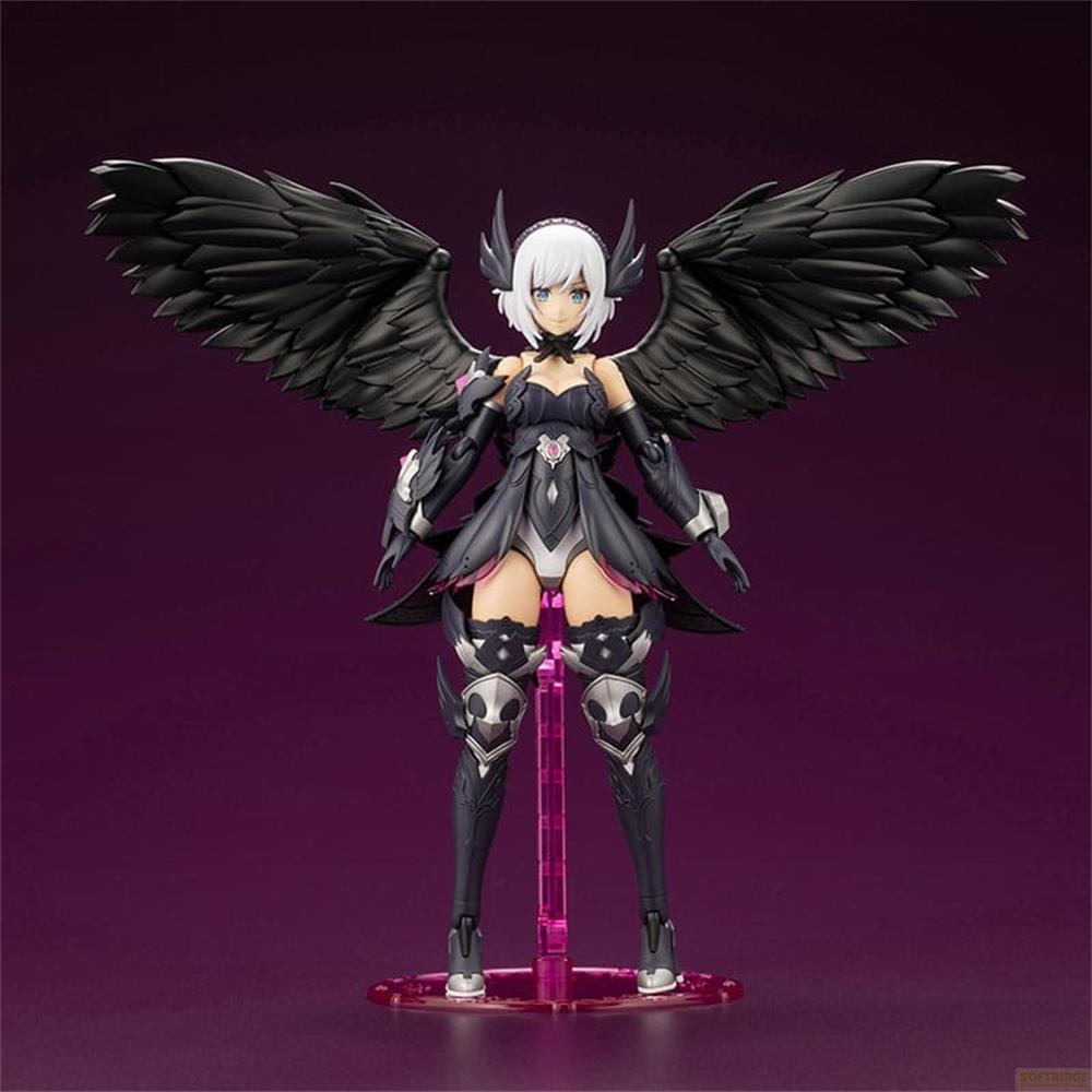 Figur einer weiblichen Engel mit schwarzen Flügeln und detaillierter Rüstung.