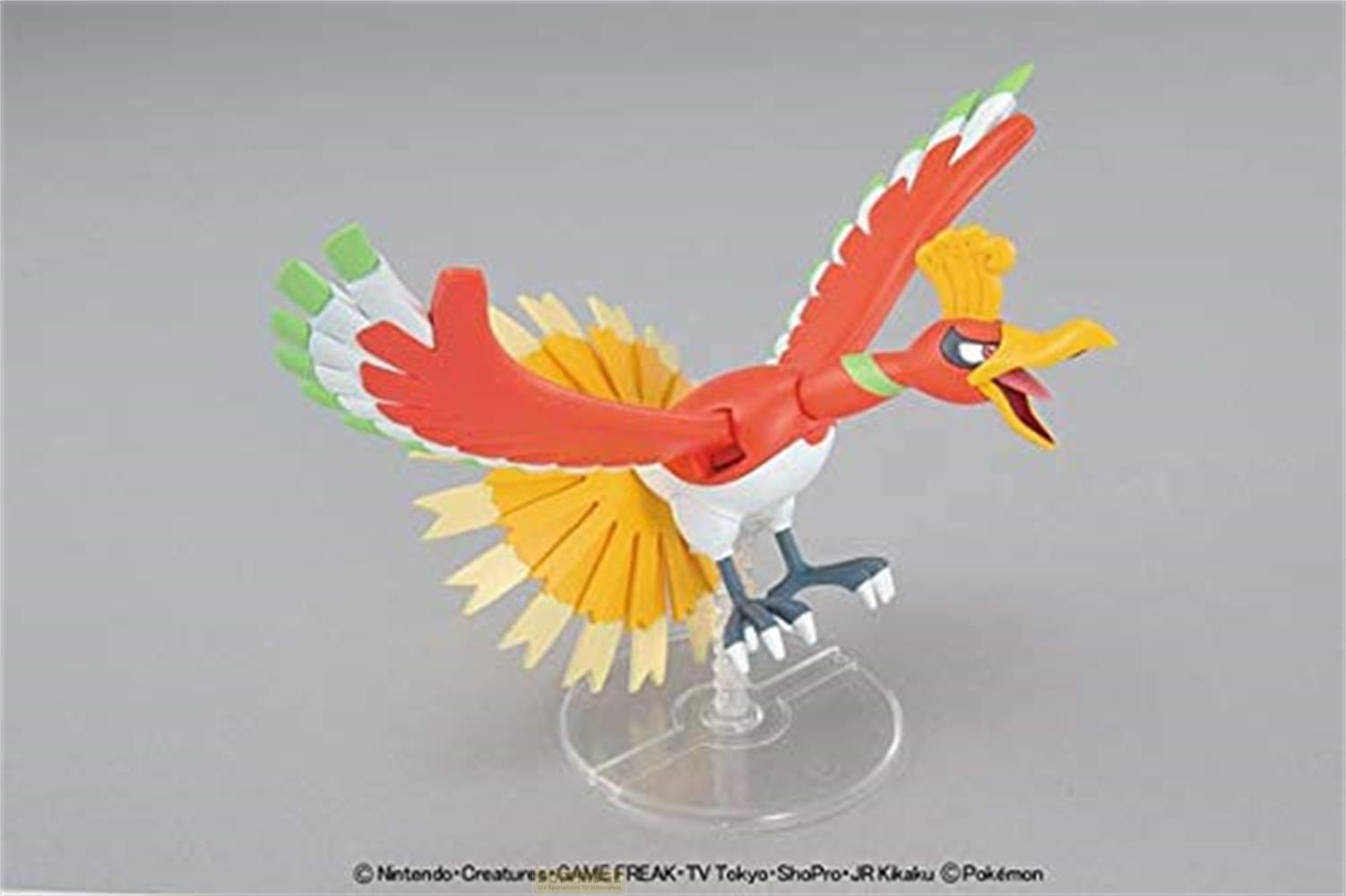 Ein roter Vogel-Actionfigur mit gelbem Kamm und gelbem Schwanz auf einer klaren Basis.