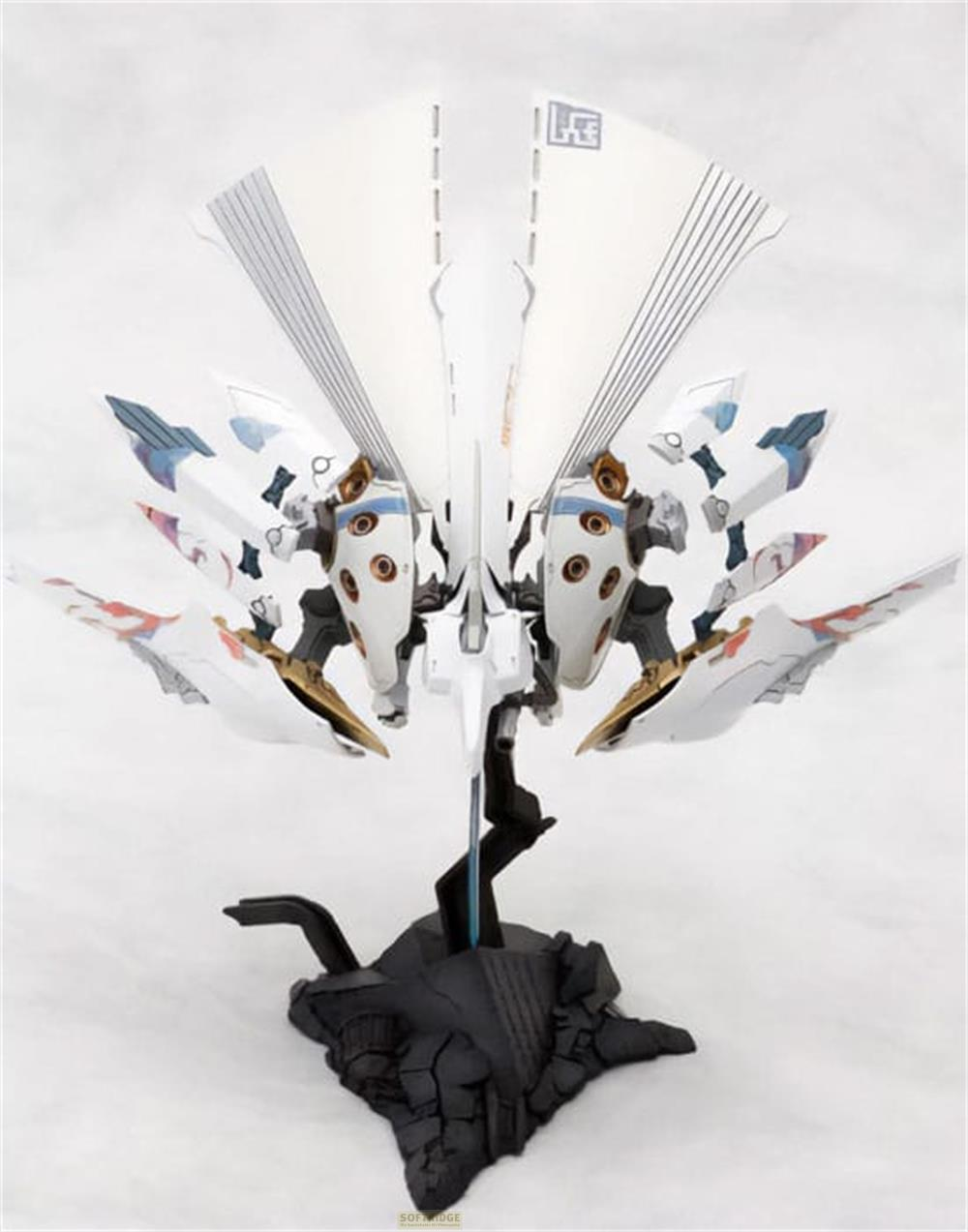 Ein weißes, futuristisches Modell mit Flügeln und einem schwarzen Sockel.