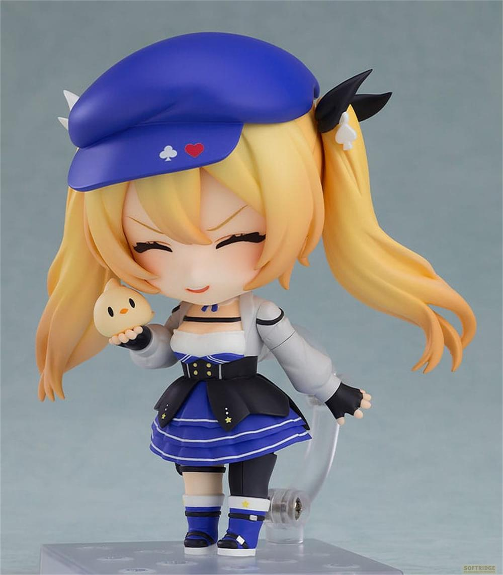 Nendoroid-Figur mit blonden Zöpfen, blauer Mütze und Küken-Accessoire.