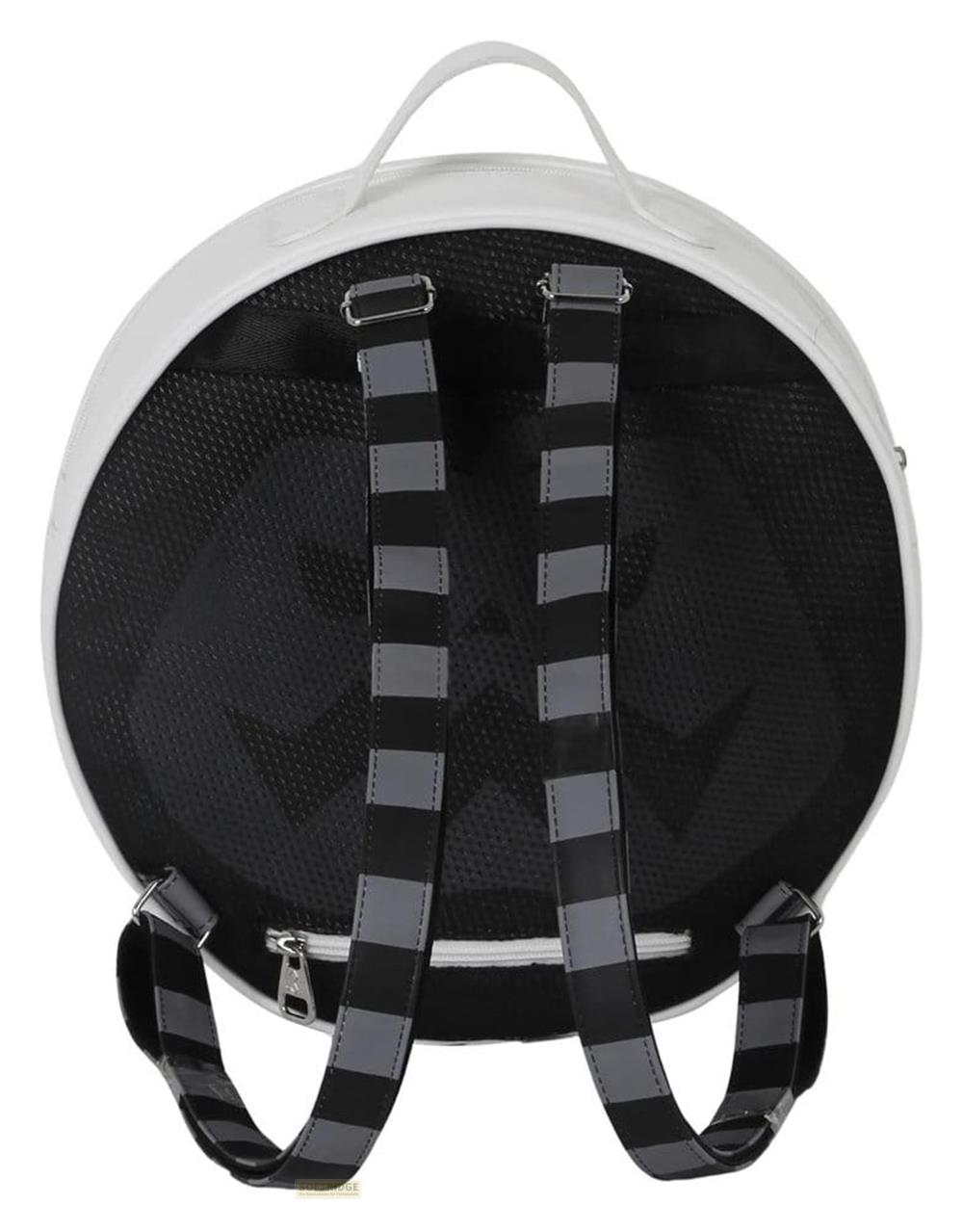 Rückseite eines weißen Rucksacks mit schwarzen und grauen Streifen.