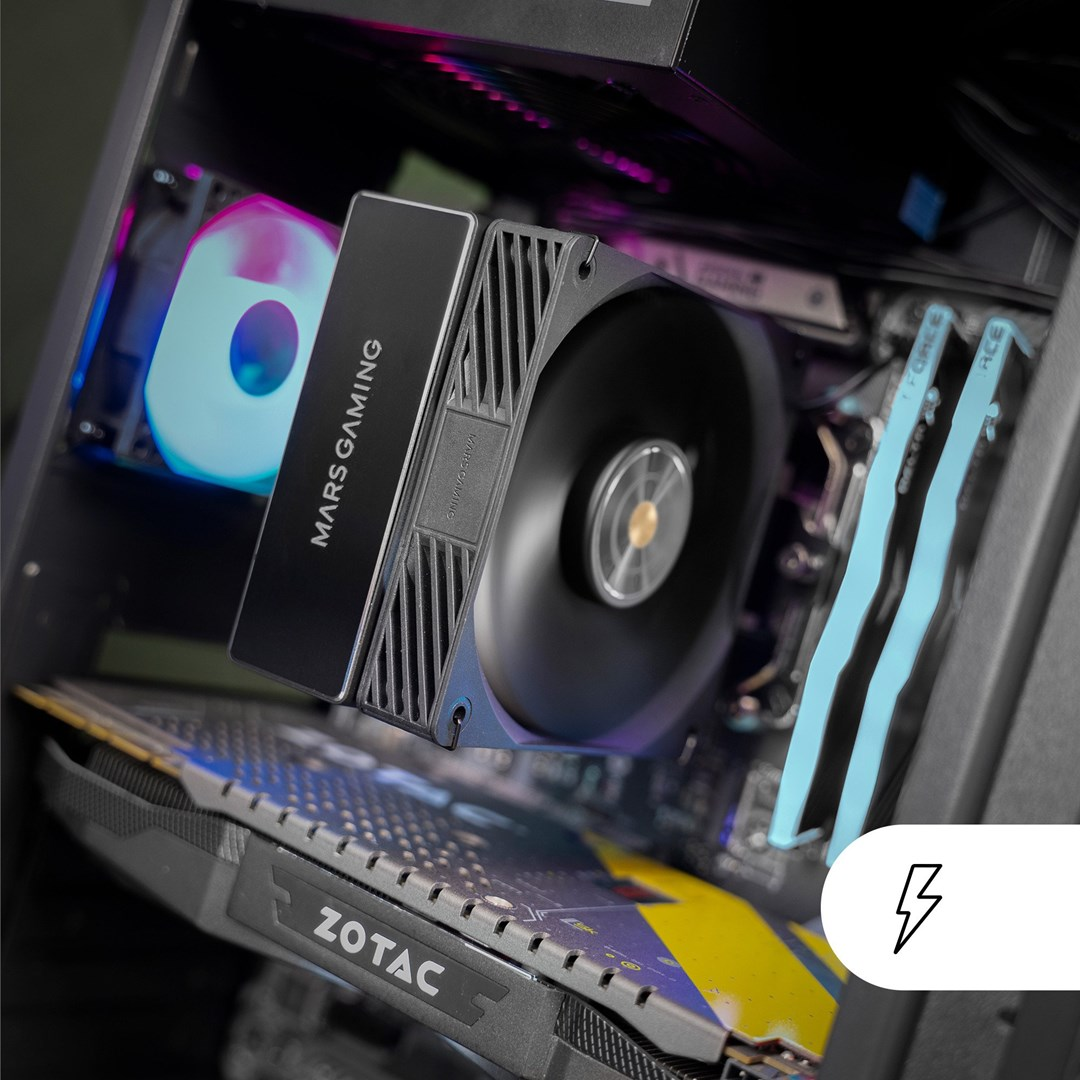 Un disipador de CPU de ordenador con ventilador e iluminación RGB, junto a módulos de RAM.