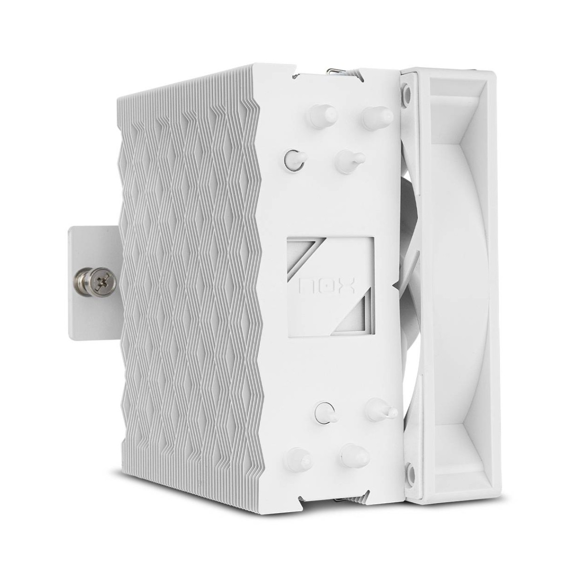 Een witte CPU-koeler met ventilator en gegolfd koelvin-oppervlak.