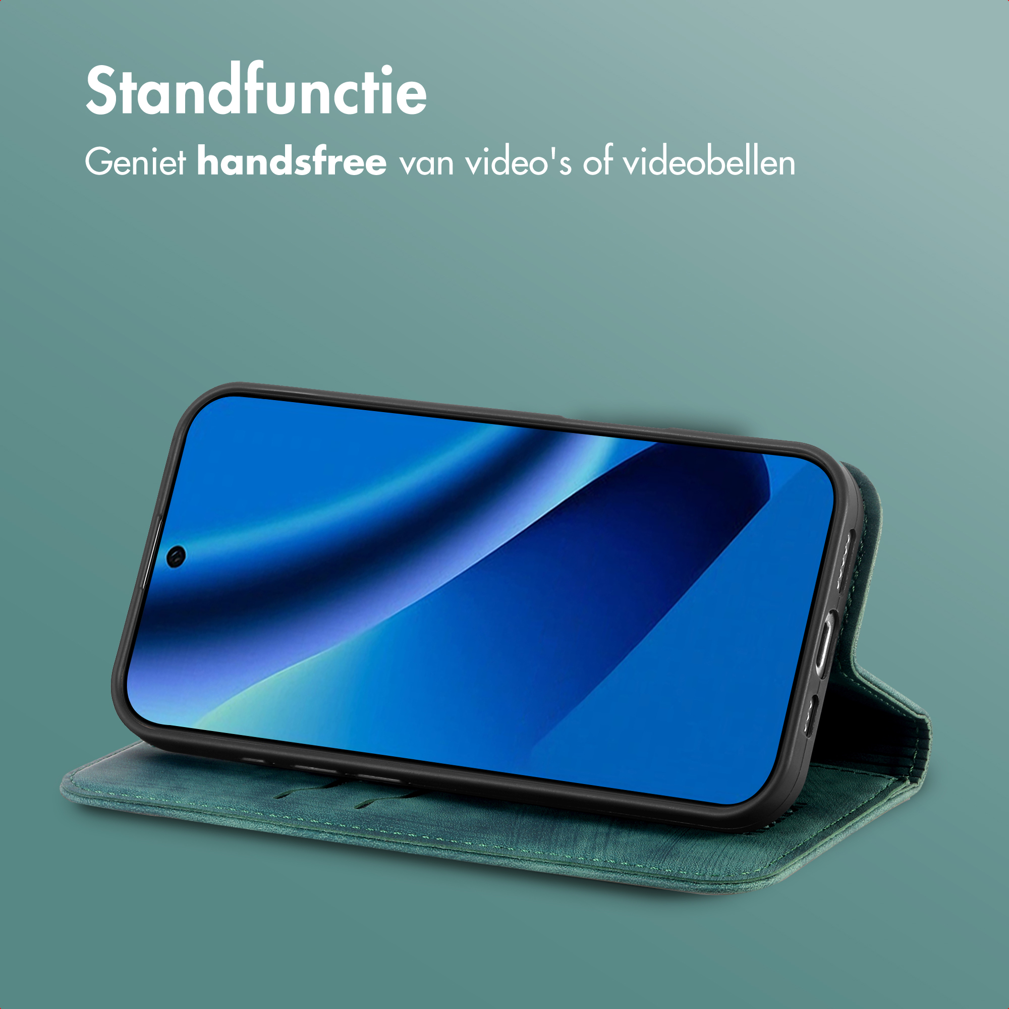 Un smartphone dans un support à rabat vert, utilisé pour regarder des vidéos ou des appels vidéo.