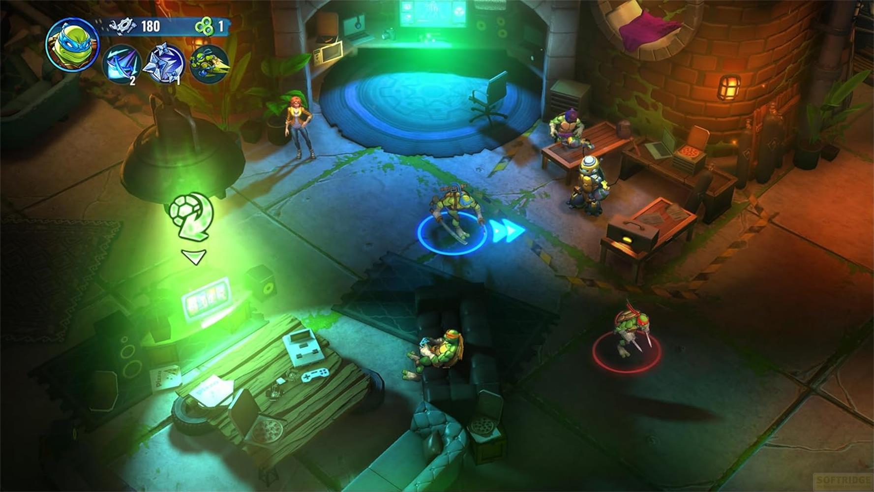 Tortues Ninja Mutantes Adolescentes dans une pièce avec tables, chaises et équipement de jeu.