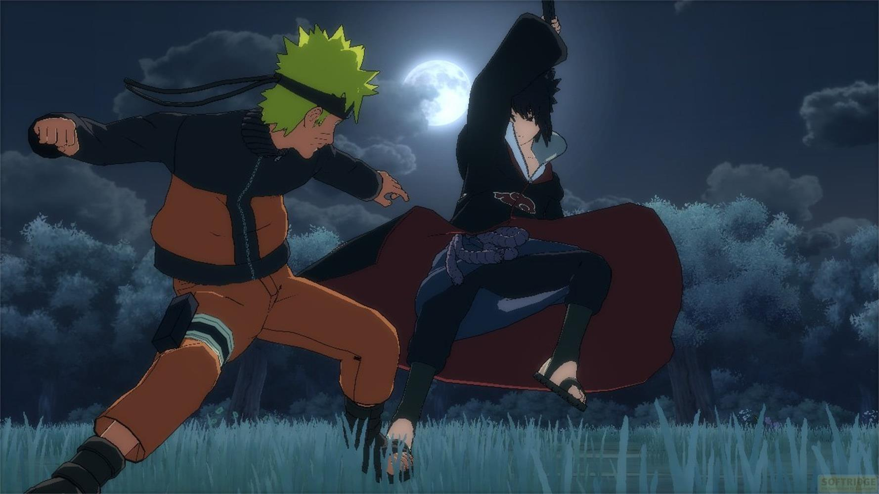 Naruto e Sasuke combattono al chiaro di luna in un campo erboso con alberi sullo sfondo.