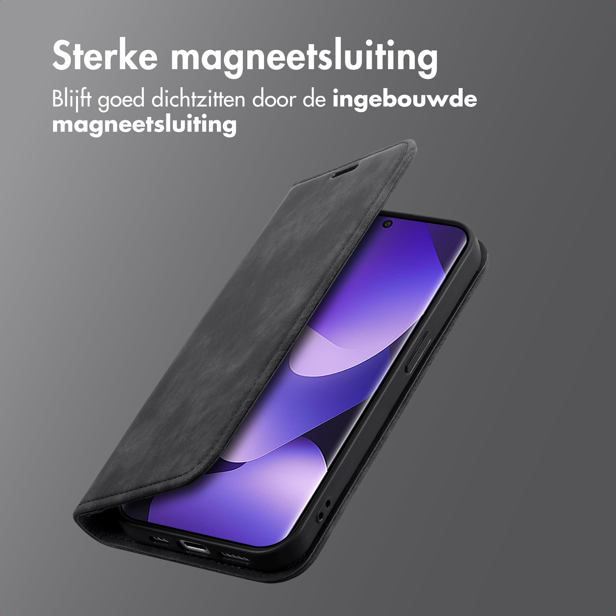 Un téléphone noir avec étui ouvert sur fond gris.