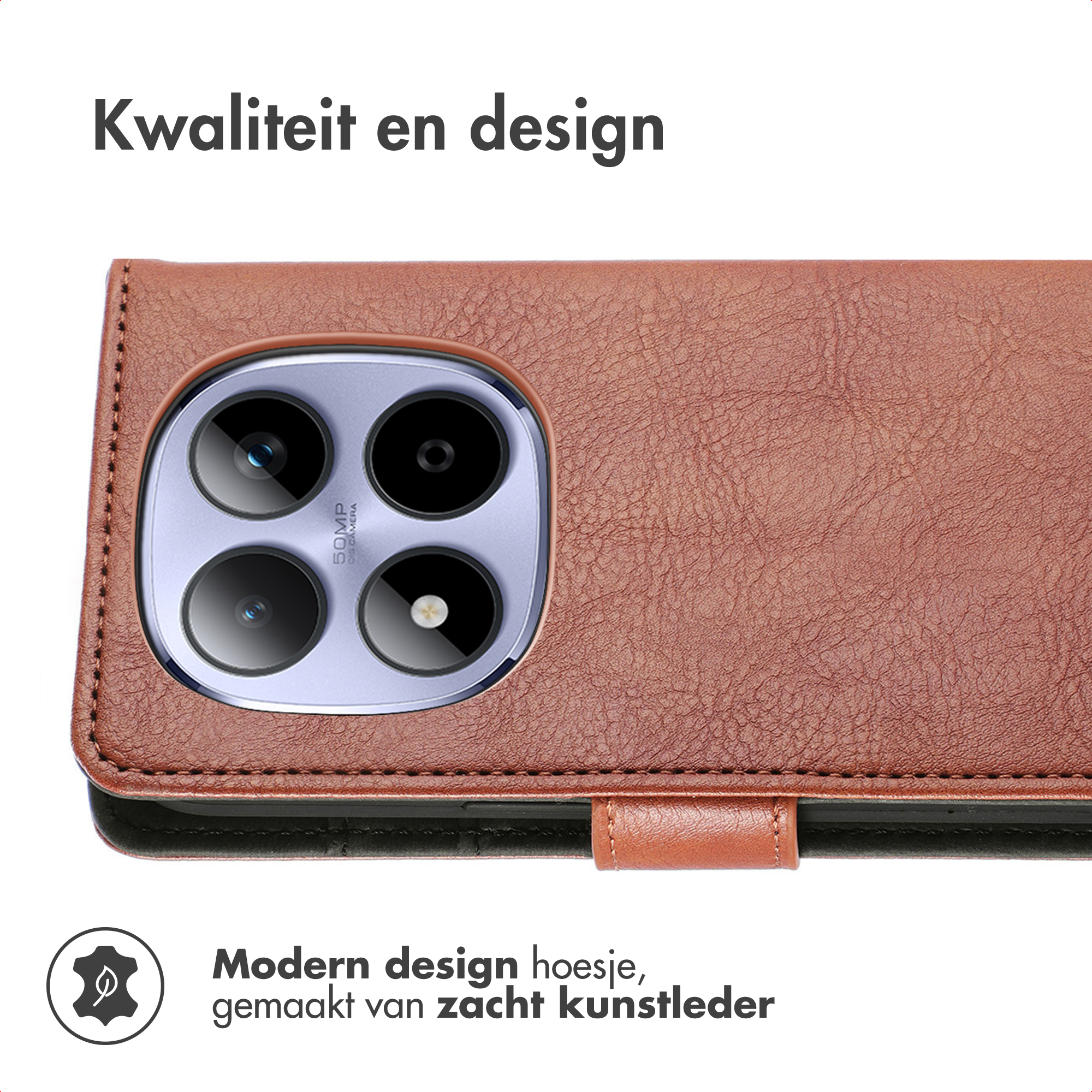 Étui de téléphone marron en similicuir avec quadruple appareil photo et logo.