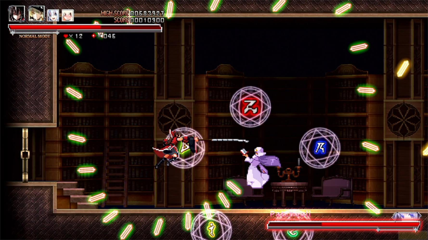 Ein Anime-Spielcharakter in Rot kämpft gegen einen Gegner in Lila in einer Bibliothek.