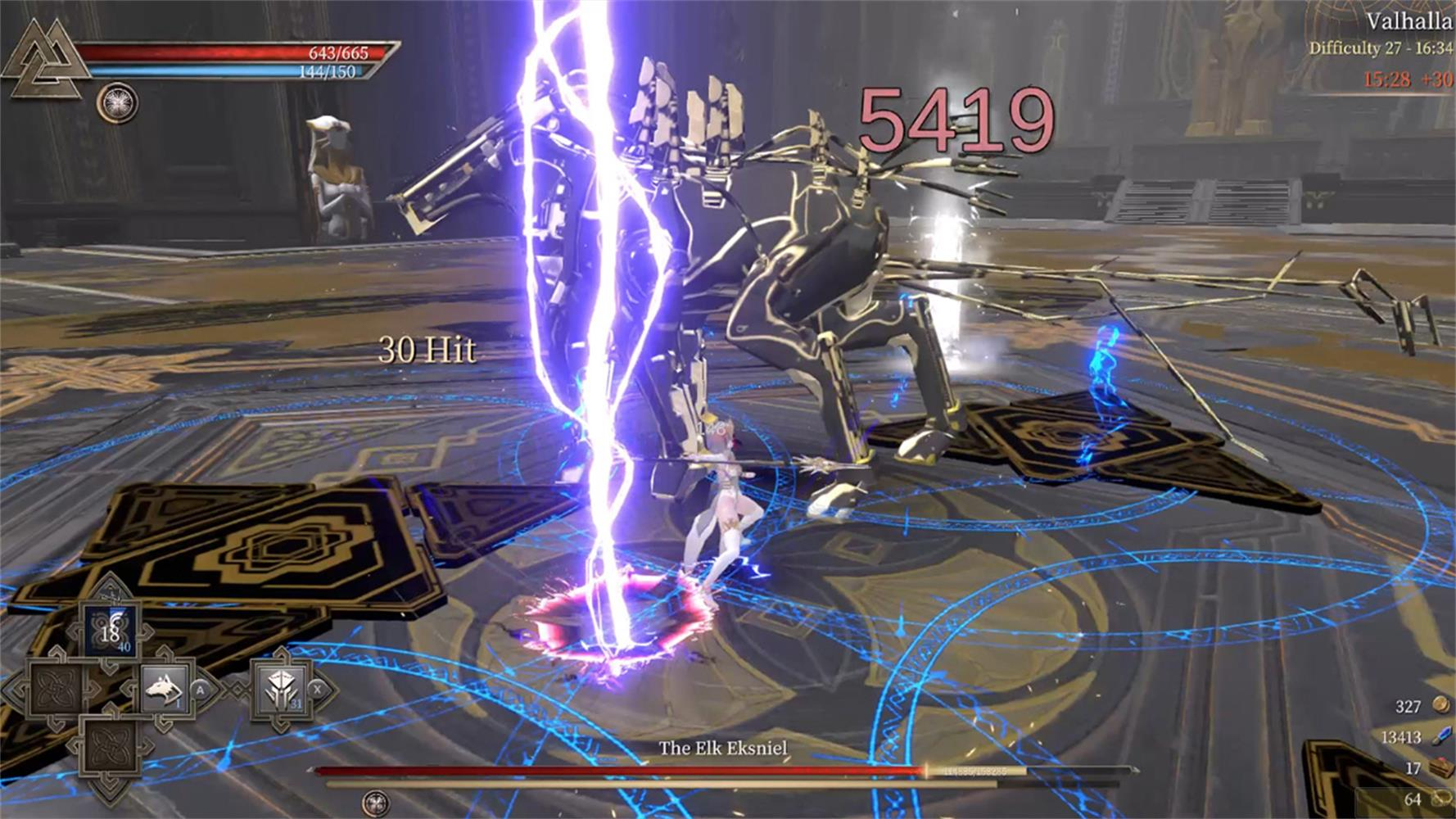 Un giocatore combatte un grande robot con fulmini in un gioco.