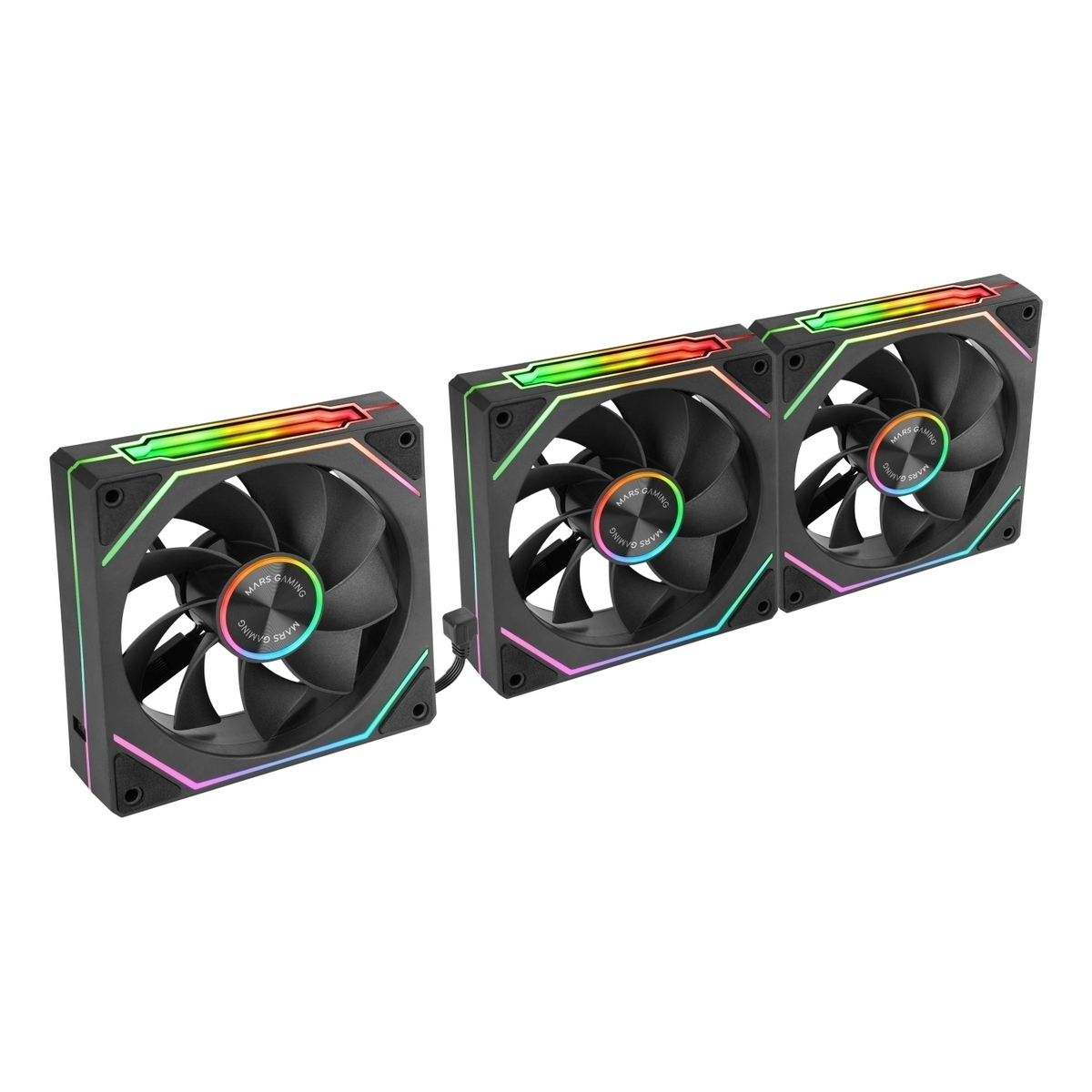 Tres ventiladores de PC negros con iluminación RGB sobre fondo blanco.