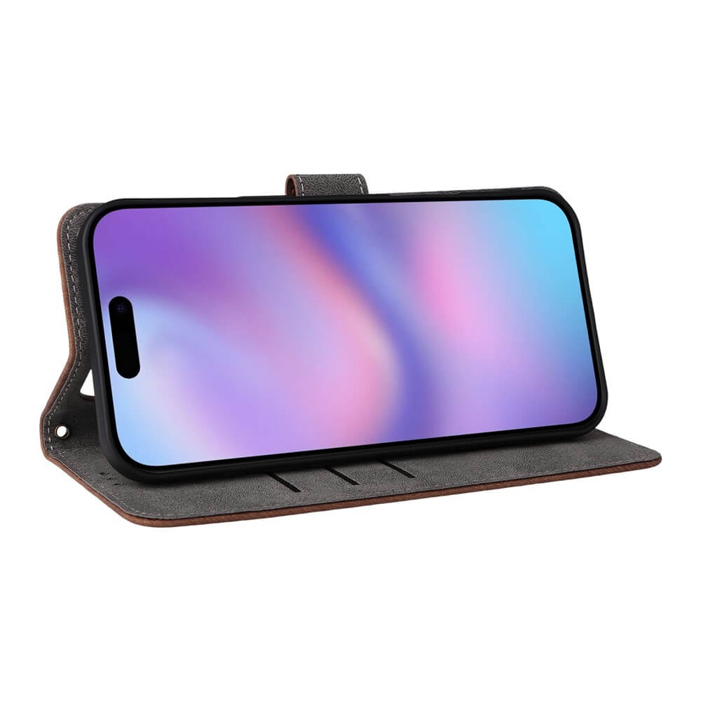 Uno smartphone in una custodia grigia con uno sfondo colorato sullo schermo.