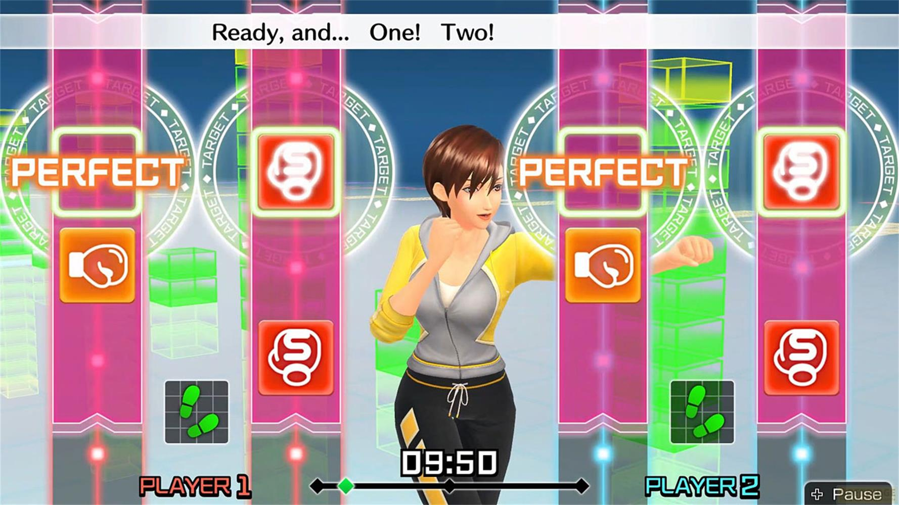 Donna in abbigliamento da allenamento davanti a un gioco con colpi perfetti e icone.