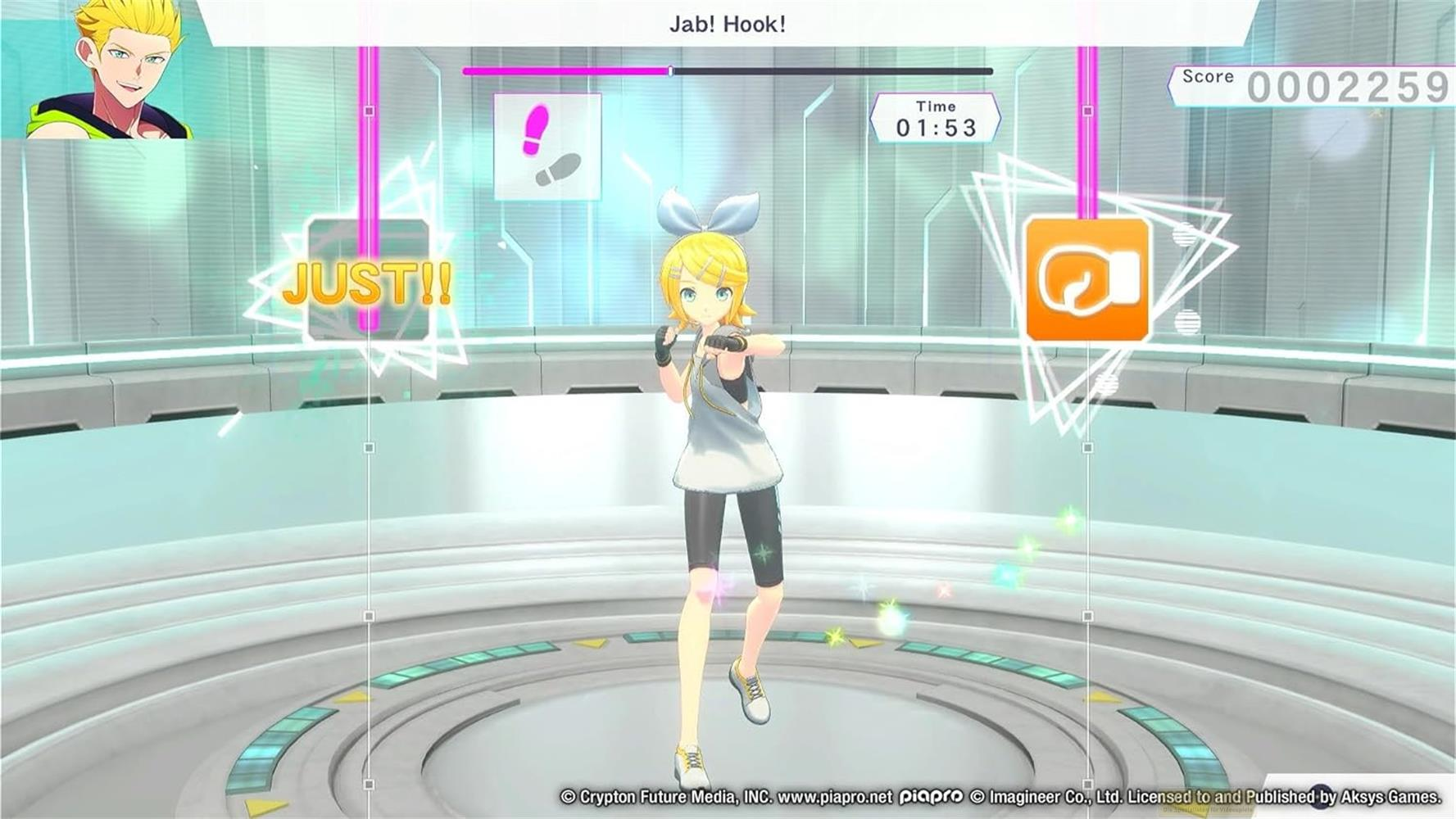 Ragazza anime bionda boxa a ritmo in una stanza futuristica.
