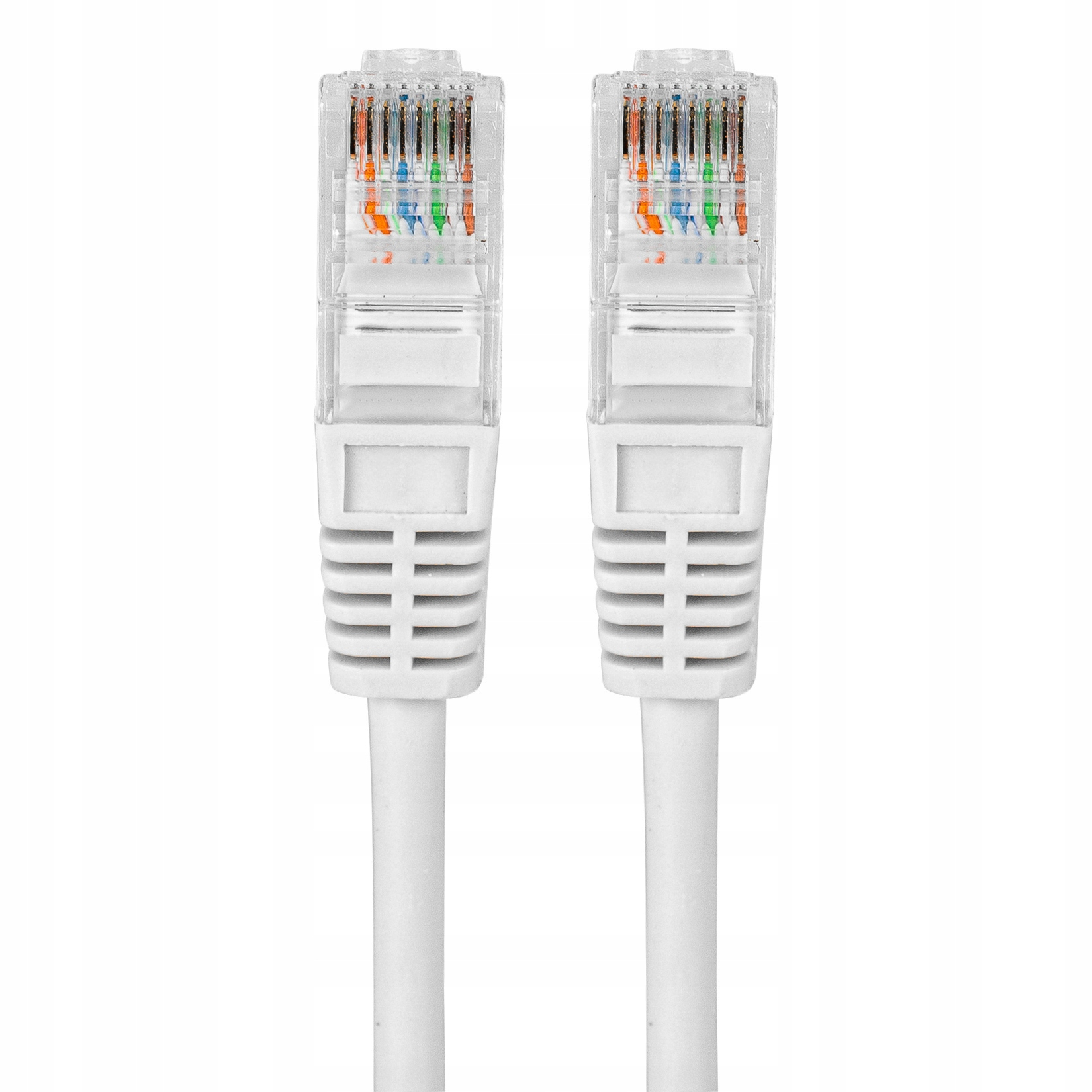 Dwa białe złącza kabla sieciowego z przezroczystymi główkami i kolorowymi przewodami.