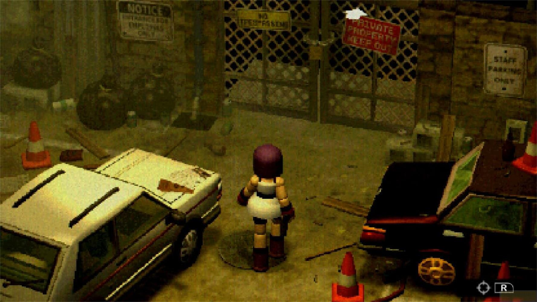 Un personnage se tient entre deux voitures dans une ruelle sombre avec des bennes.
