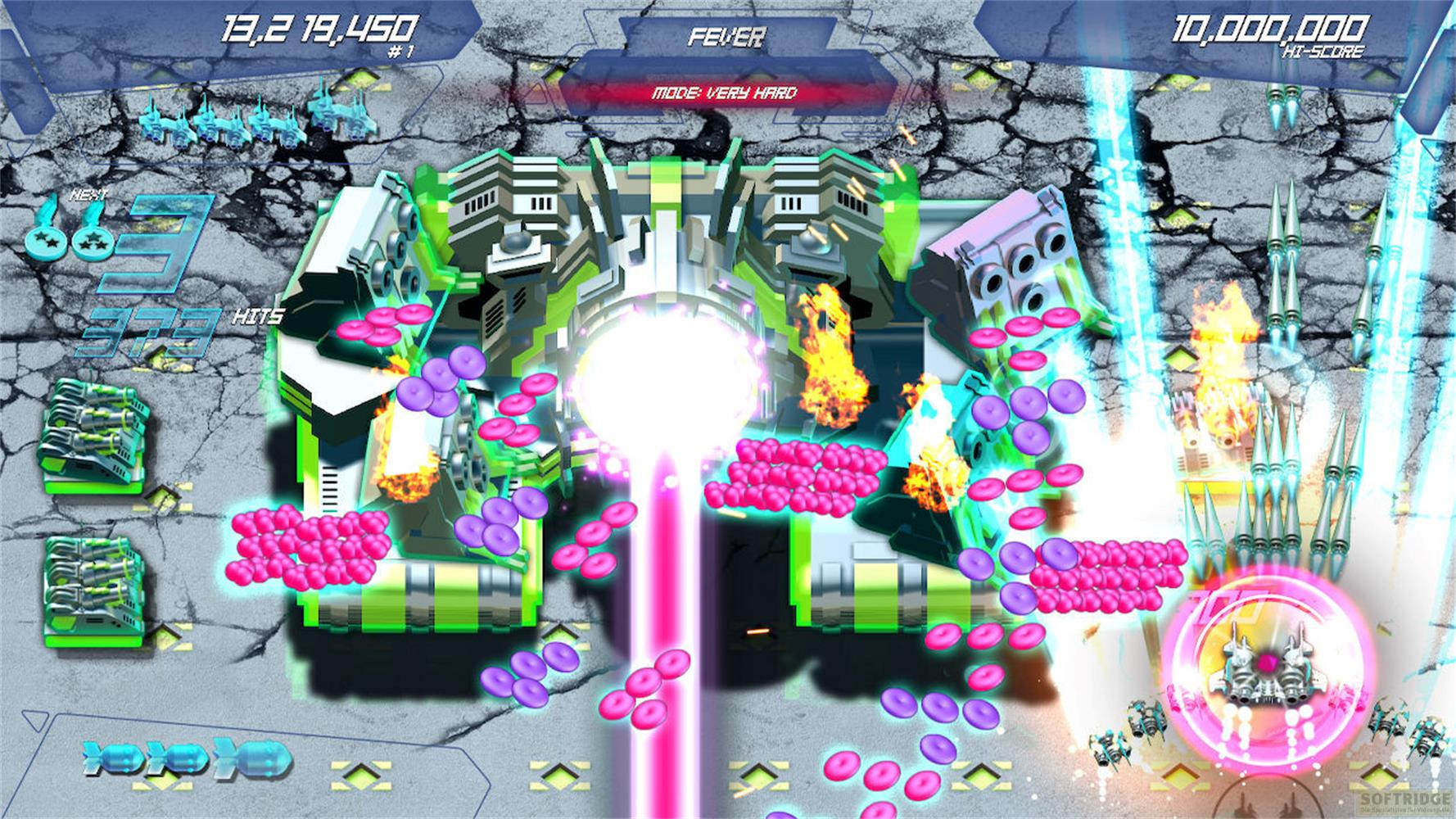 Una scena di gioco futuristica con astronavi, esplosioni e sfere colorate.
