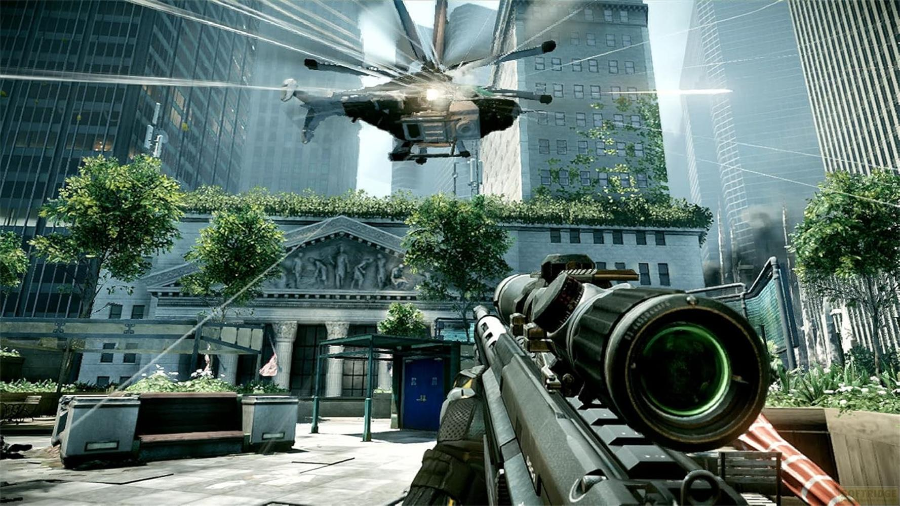 Un hélicoptère survole un bâtiment avec un fusil de sniper au premier plan.