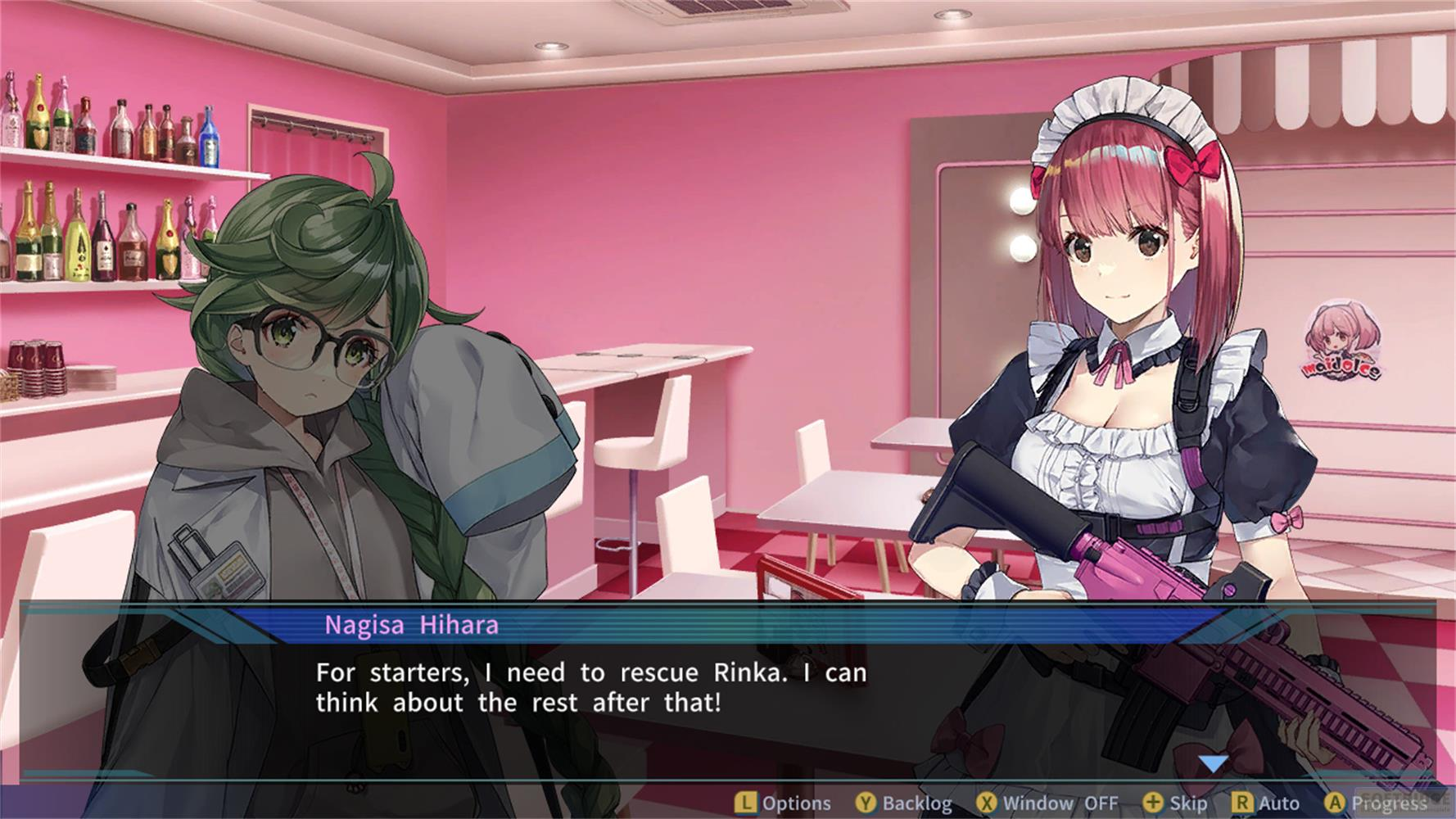 Deux filles d'anime dans un café rose. L'une porte un uniforme de soubrette, l'autre un sweat.
