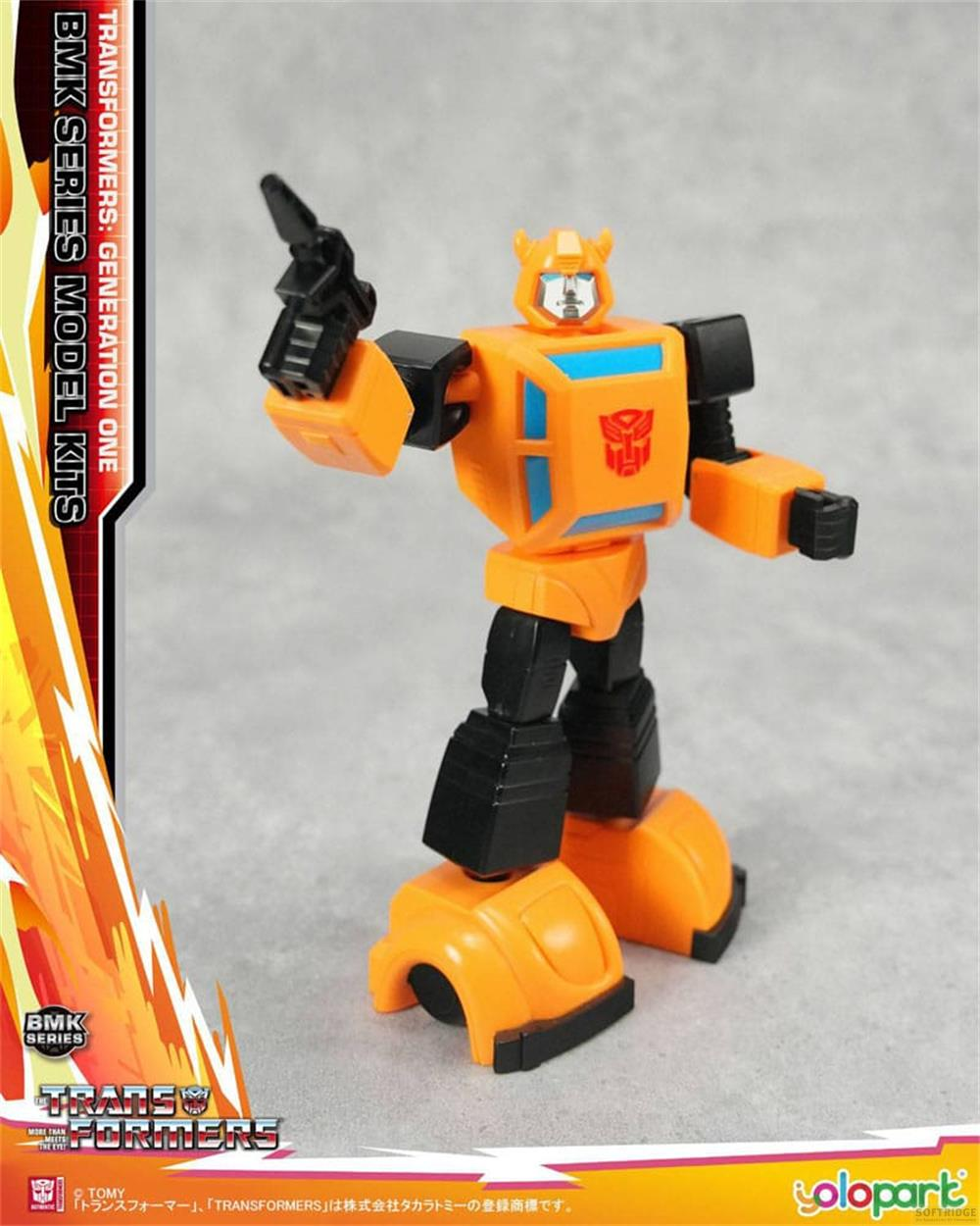 Jouet robot Transformers orange et noir, Génération Un Série BMK, tenant pistolet noir.