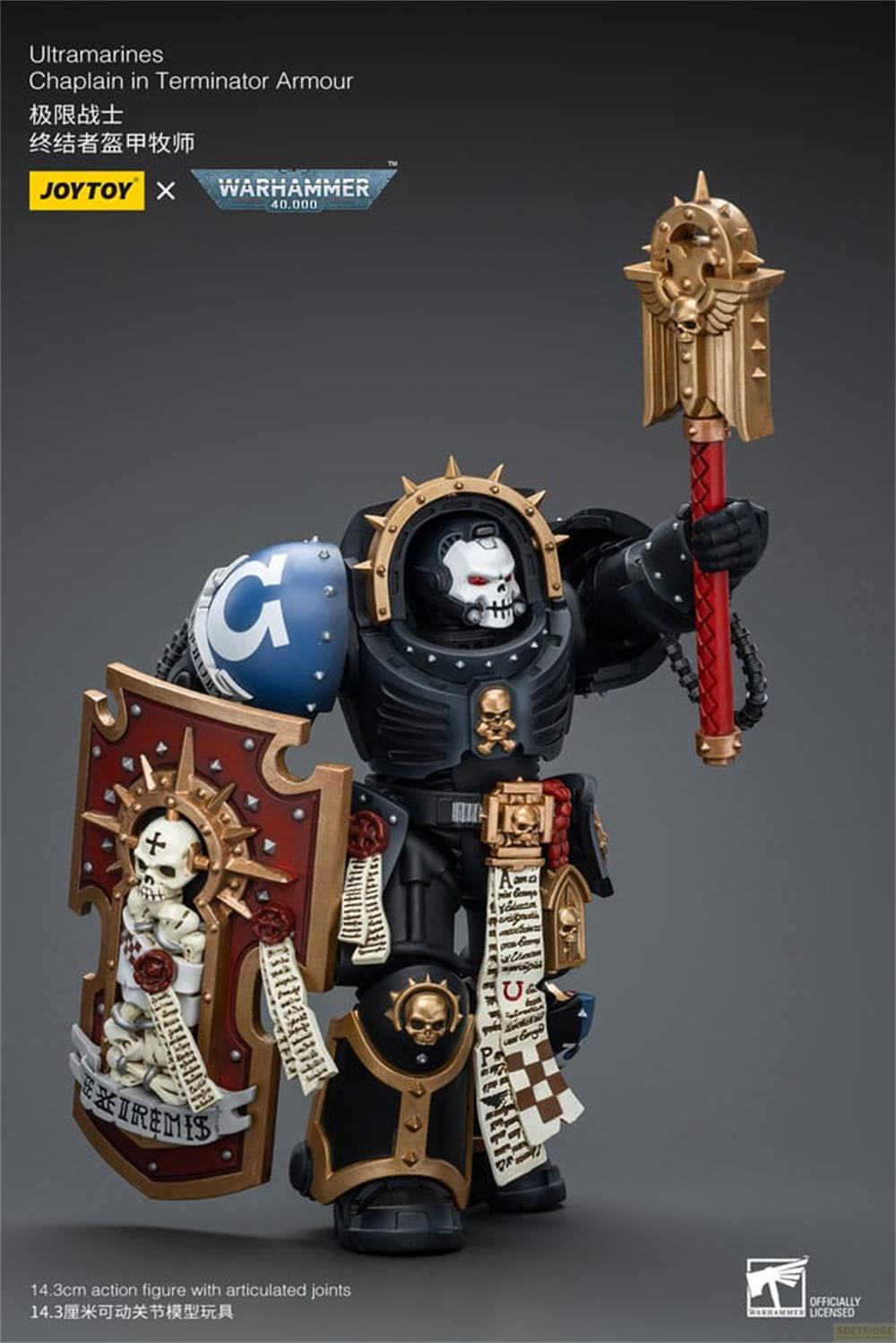 Czarny Kapelan Terminator ze złotą maczugą i tarczą. Czerwone akcenty.