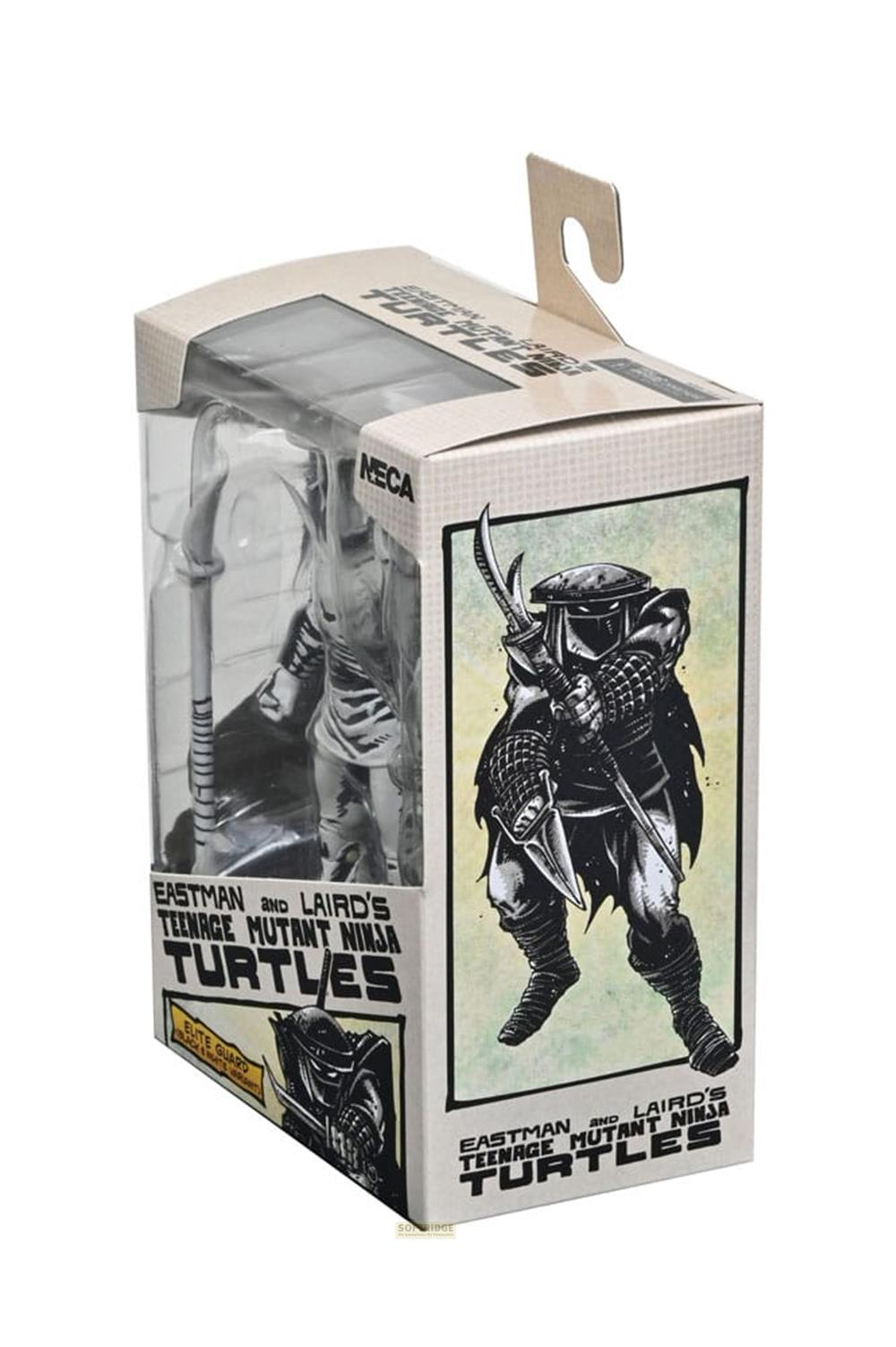 Action figure NECA Teenage Mutant Ninja Turtles in confezione. Arte bianco e nero.