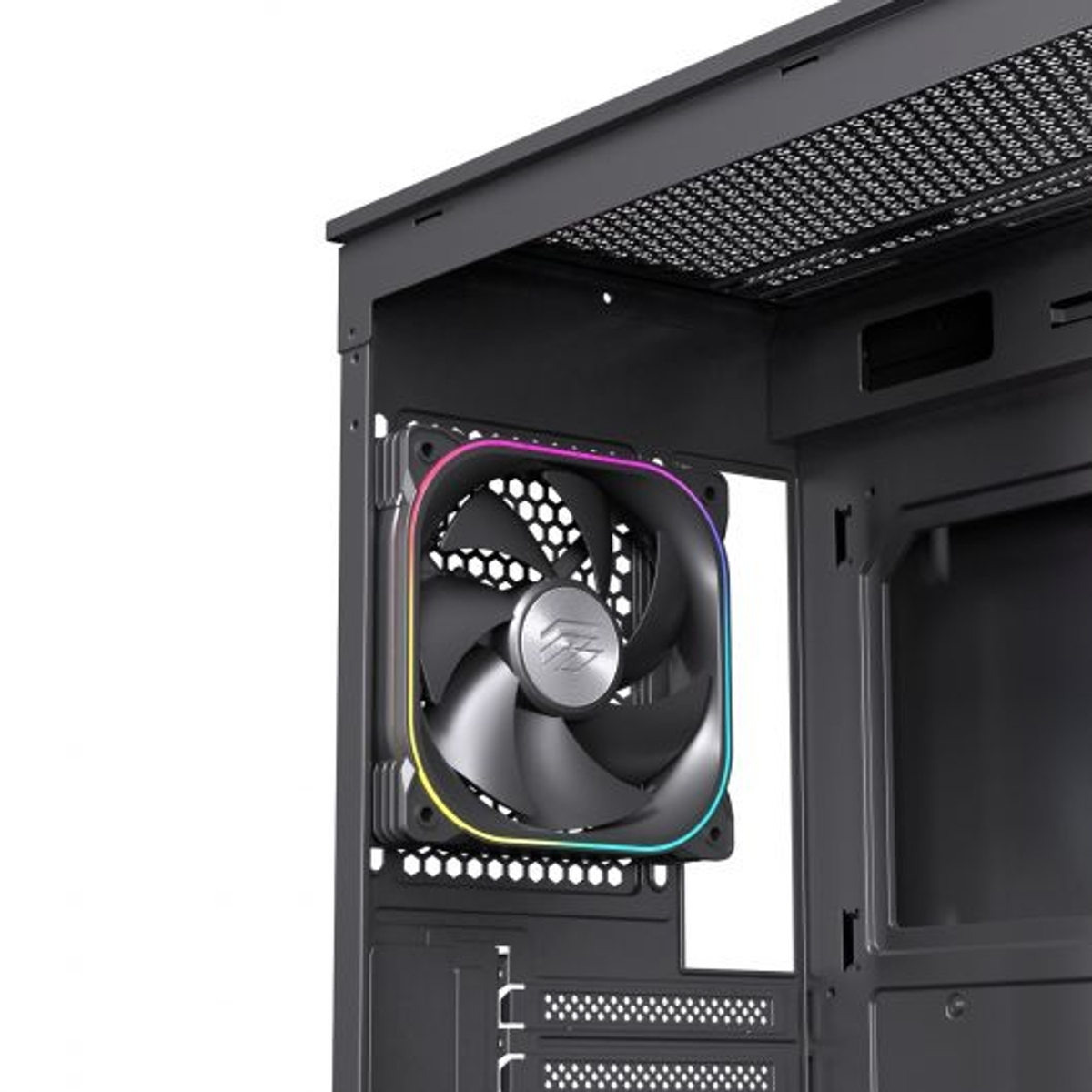 Una ventola per PC nera con illuminazione RGB montata in un case nero.