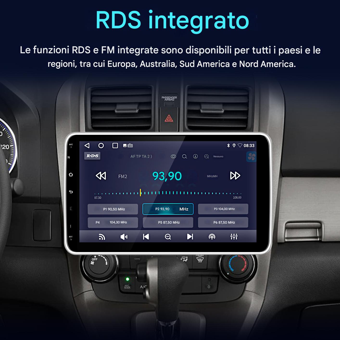 Un touchscreen dell'autoradio mostra la radio FM2 a 93,90 MHz.