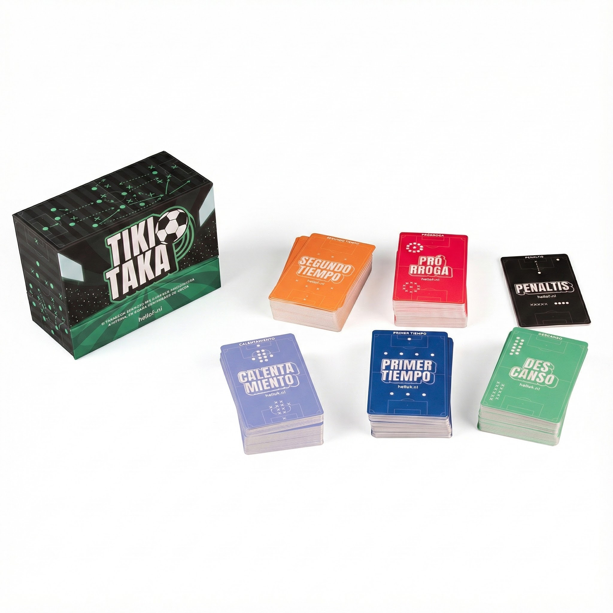 Una caja de juego Tiki Taka con cinco pilas de cartas coloridas sobre fondo blanco.