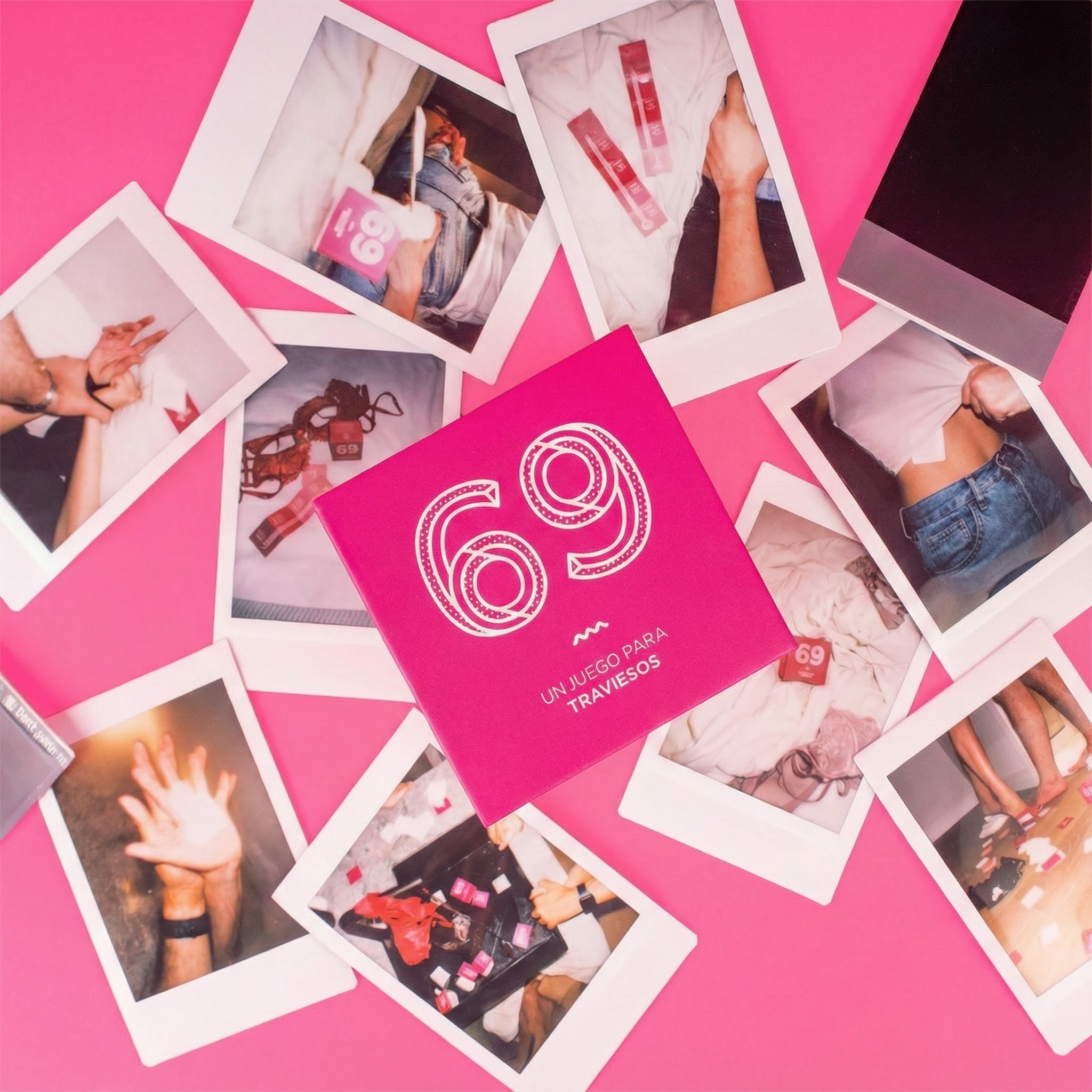 Una colección de fotos Polaroid con el juego '69' sobre un fondo rosa.
