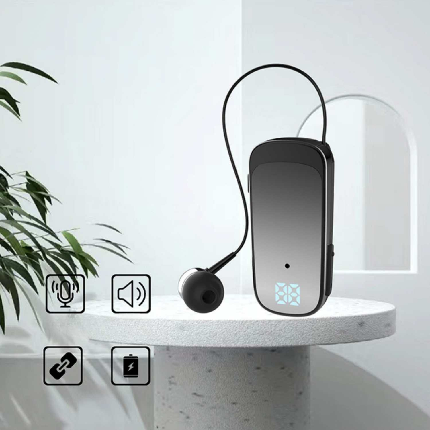 Ein schwarzer Bluetooth-Ohrhörer mit Mikrofon auf einem runden Tisch, daneben Symbole.