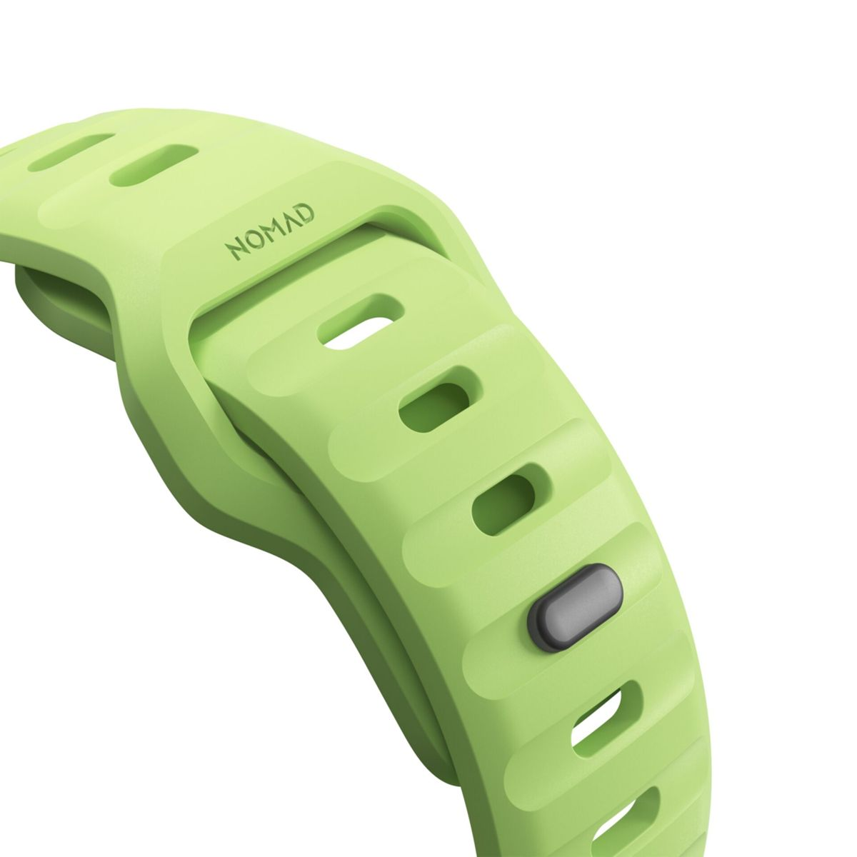 Ein hellgrünes Armband mit ovalen Schlitzen und dem NOMAD-Logo.