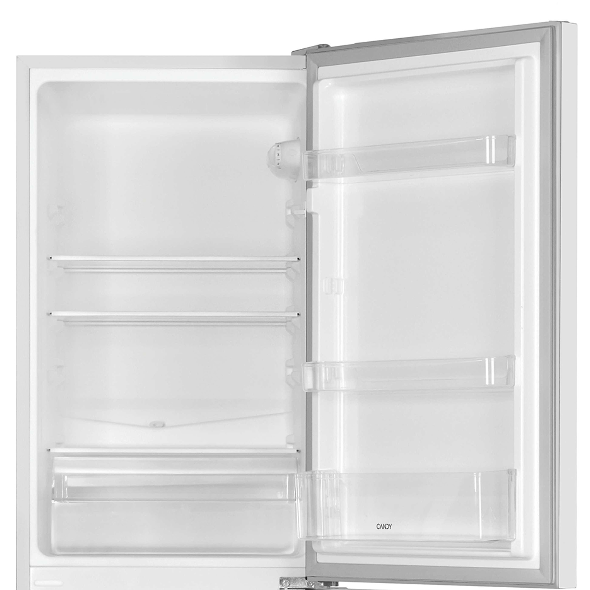 Ein leerer weißer Kühlschrank mit offener Tür und mehreren Regalen.