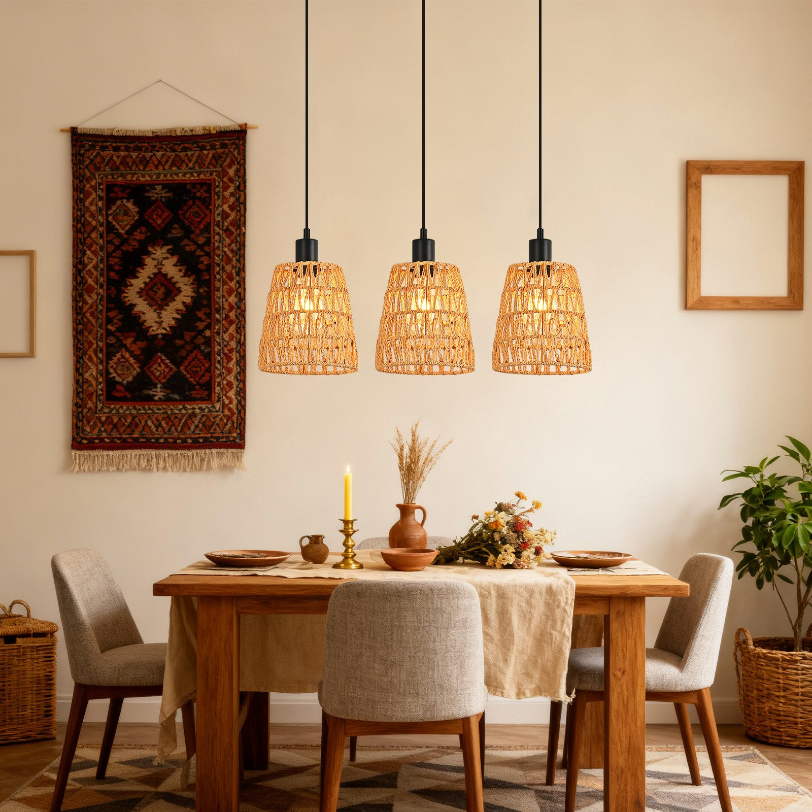 Un tavolo da pranzo in legno con sedie e tre lampade a sospensione in rattan.