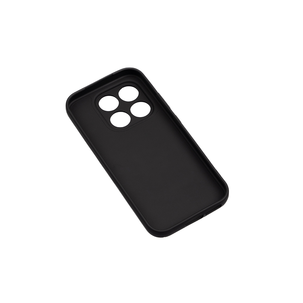 Dört kamera kesikli siyah telefon kılıfı, beyaz arka plan üzerinde.