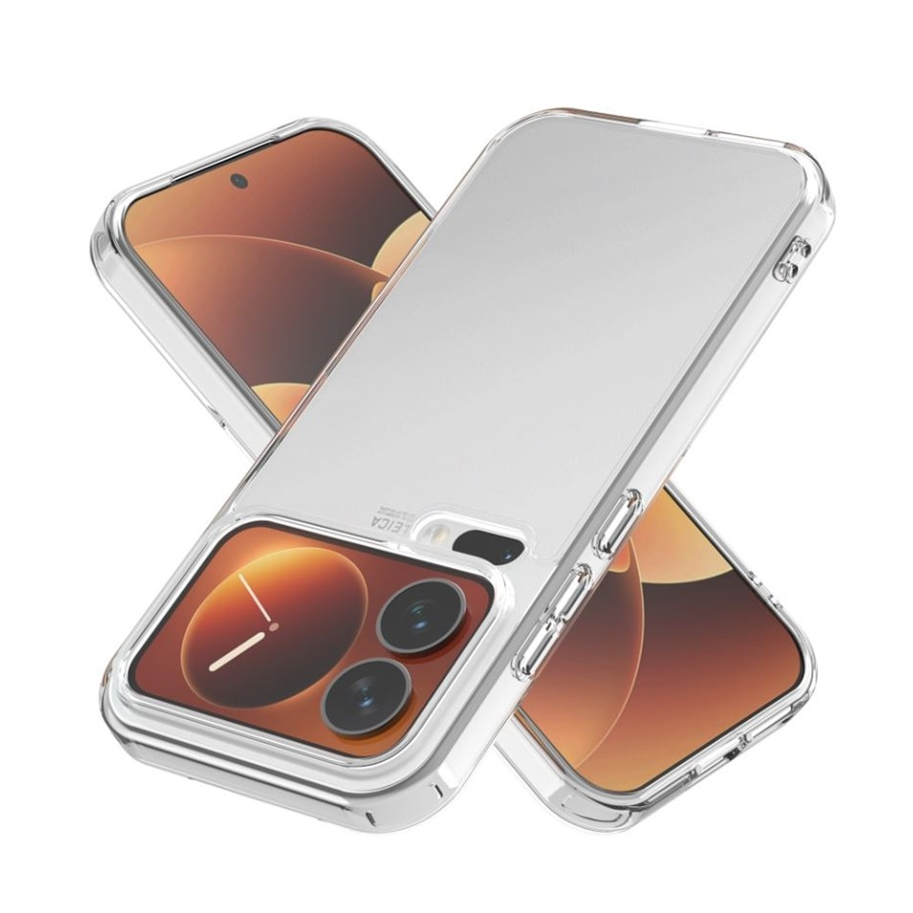 Gümüş kenarlı iki şeffaf telefon kılıfı üst üste yerleştirilmiş.