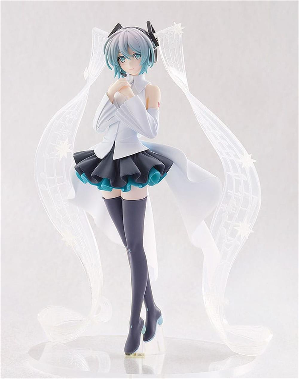 Eine Figur von Miku Hatsune mit blauem Haar, weißem Outfit und schwarzen Stiefeln.
