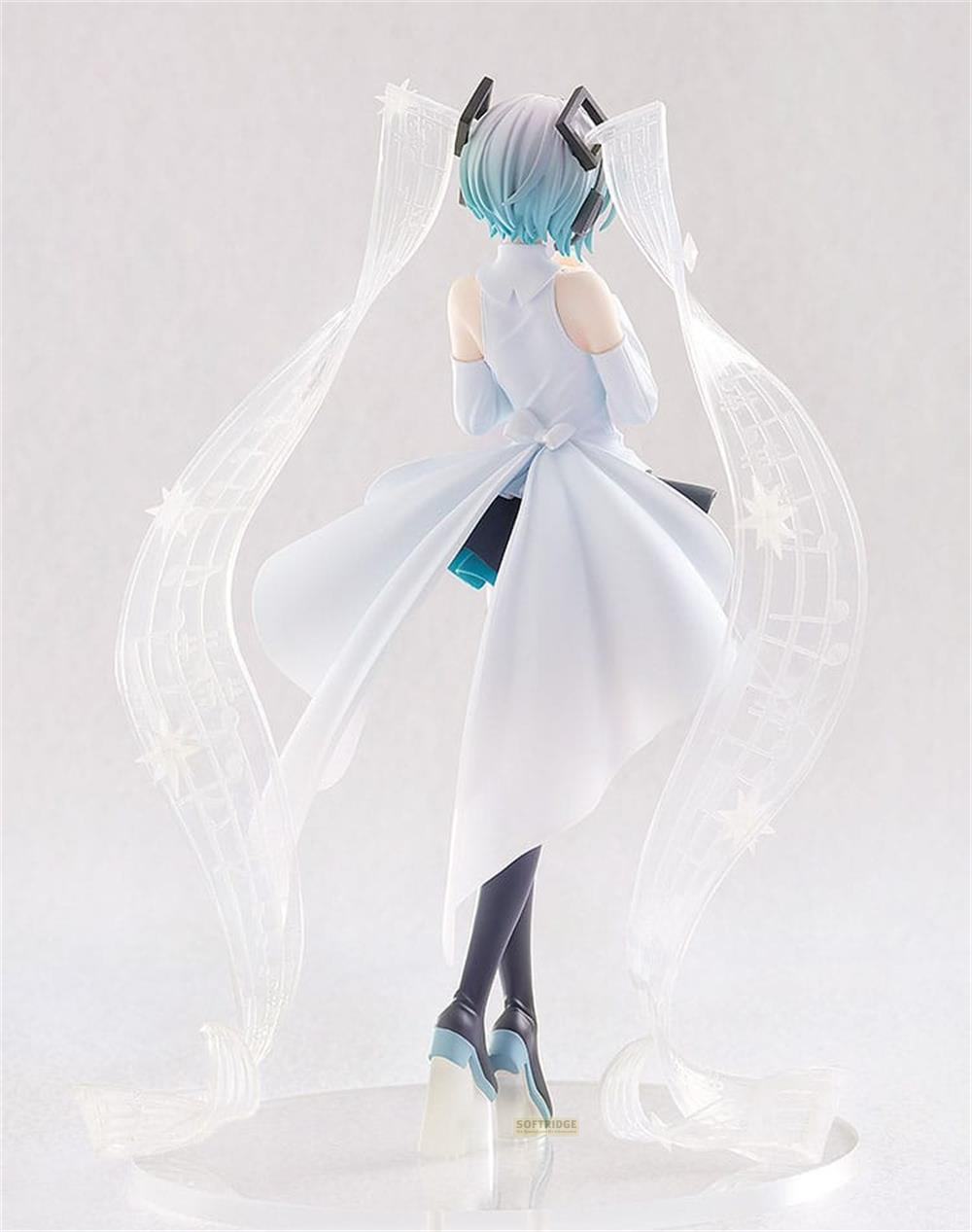 Figur einer Anime-Figur in weißem Kleid mit blauen Akzenten und Kopfhörern.