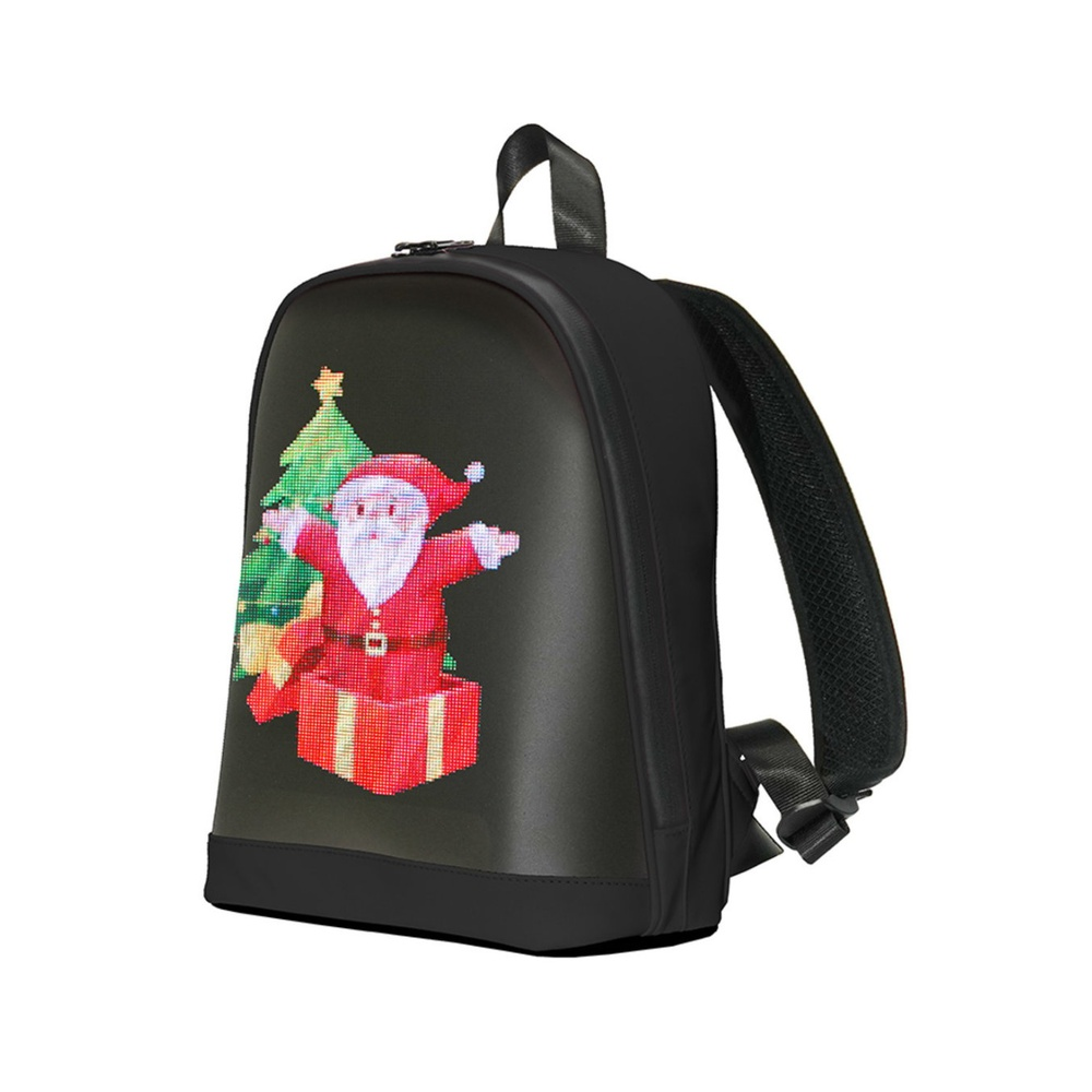 Siyah sırt çantası, hediye kutusunda Noel Baba ve Noel ağacını gösteren LED ekrana sahip.