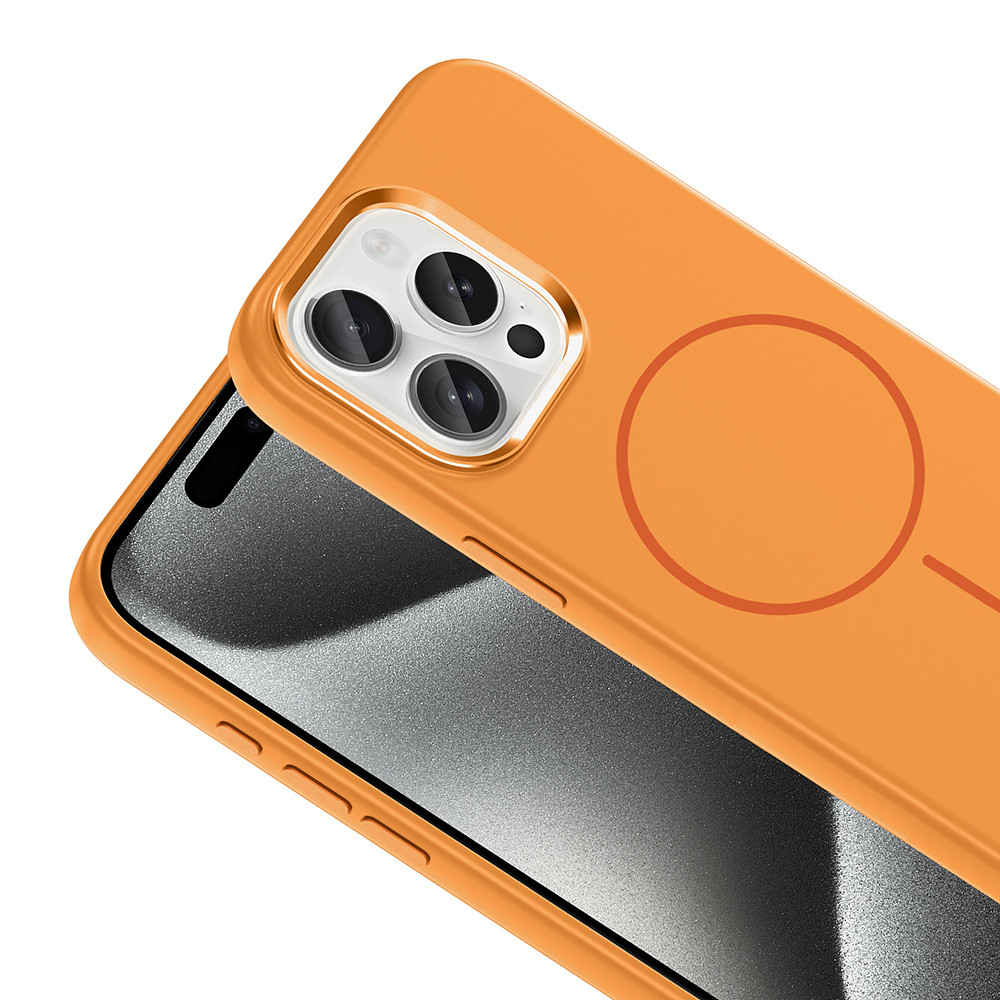 Üç kameralı ve manyetik halkalı turuncu telefon kılıfı.