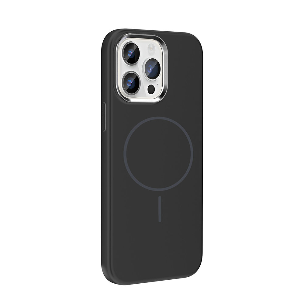 Üç kameralı ve manyetik halkalı siyah telefon kılıfı.